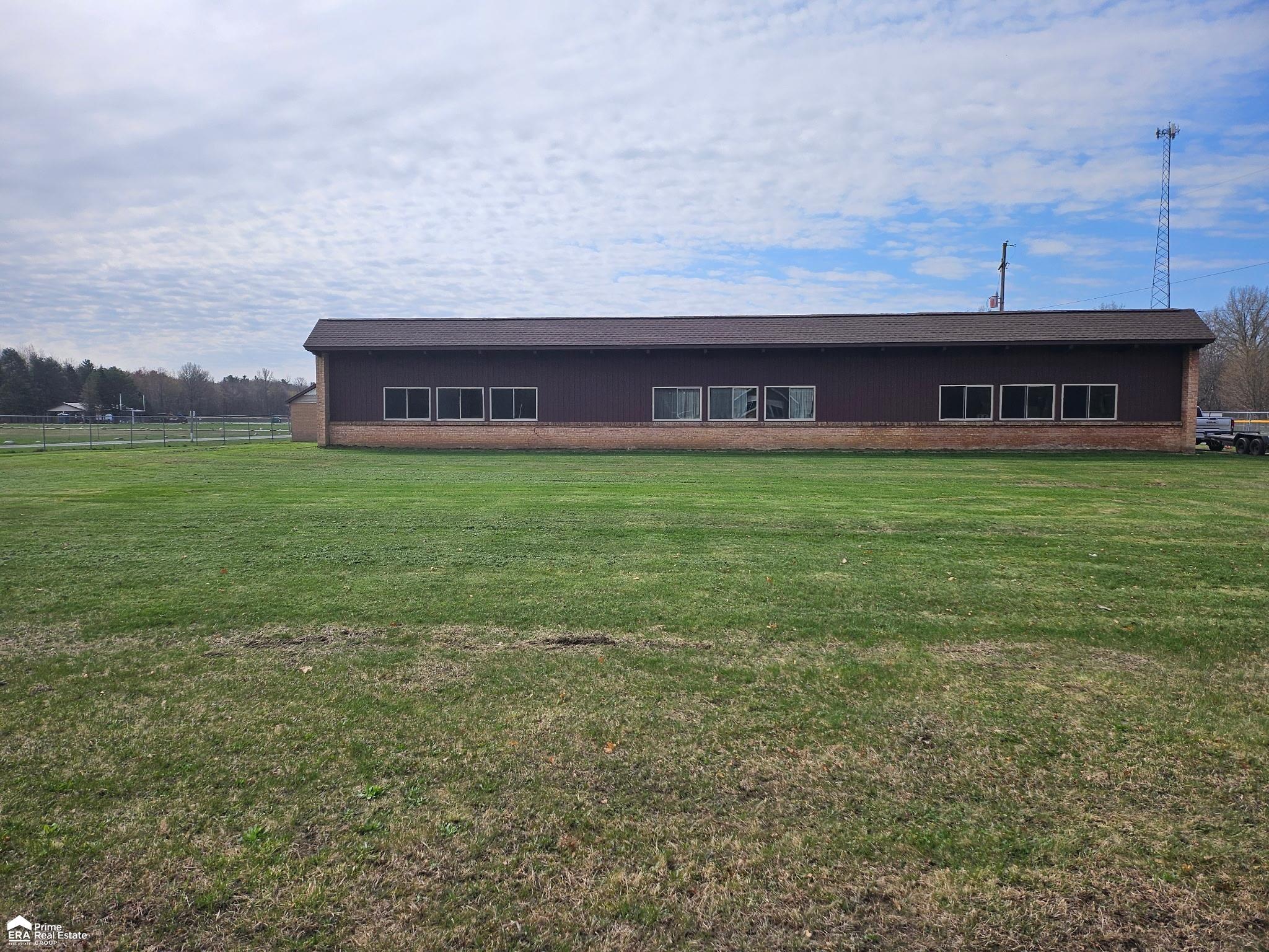 2360 E Burt RD