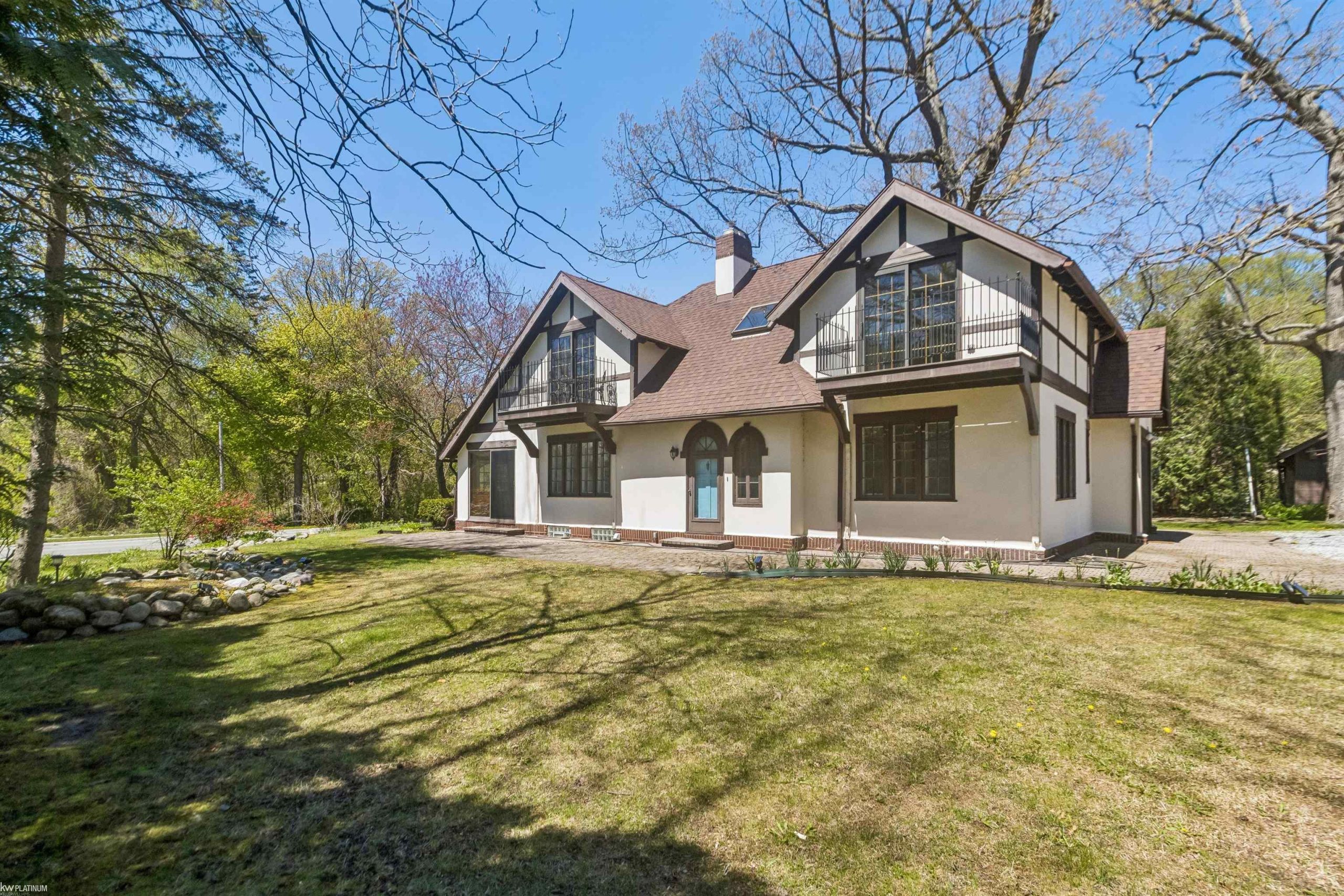 2904 Gratiot AVE