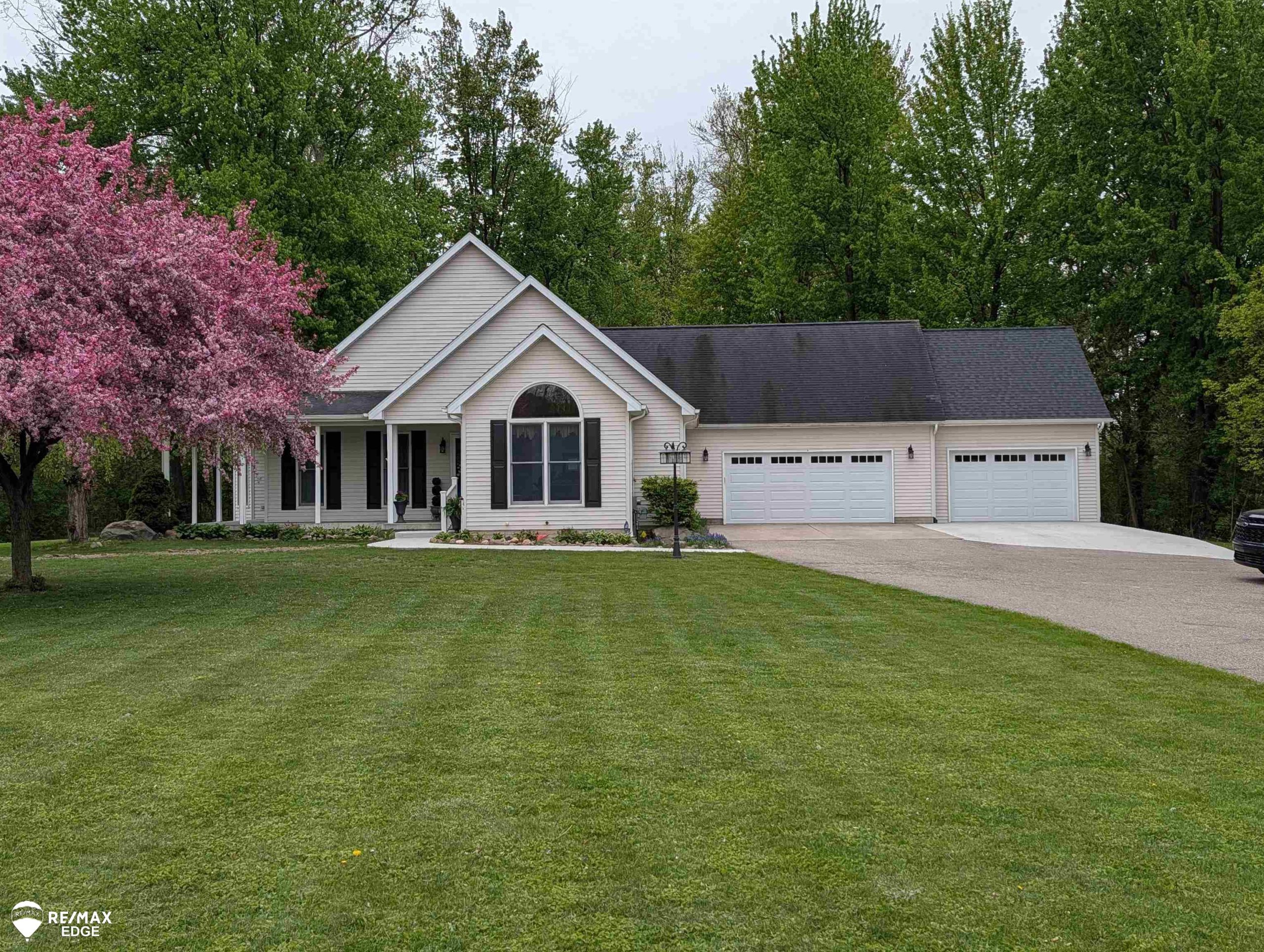 1245 W Vienna RD