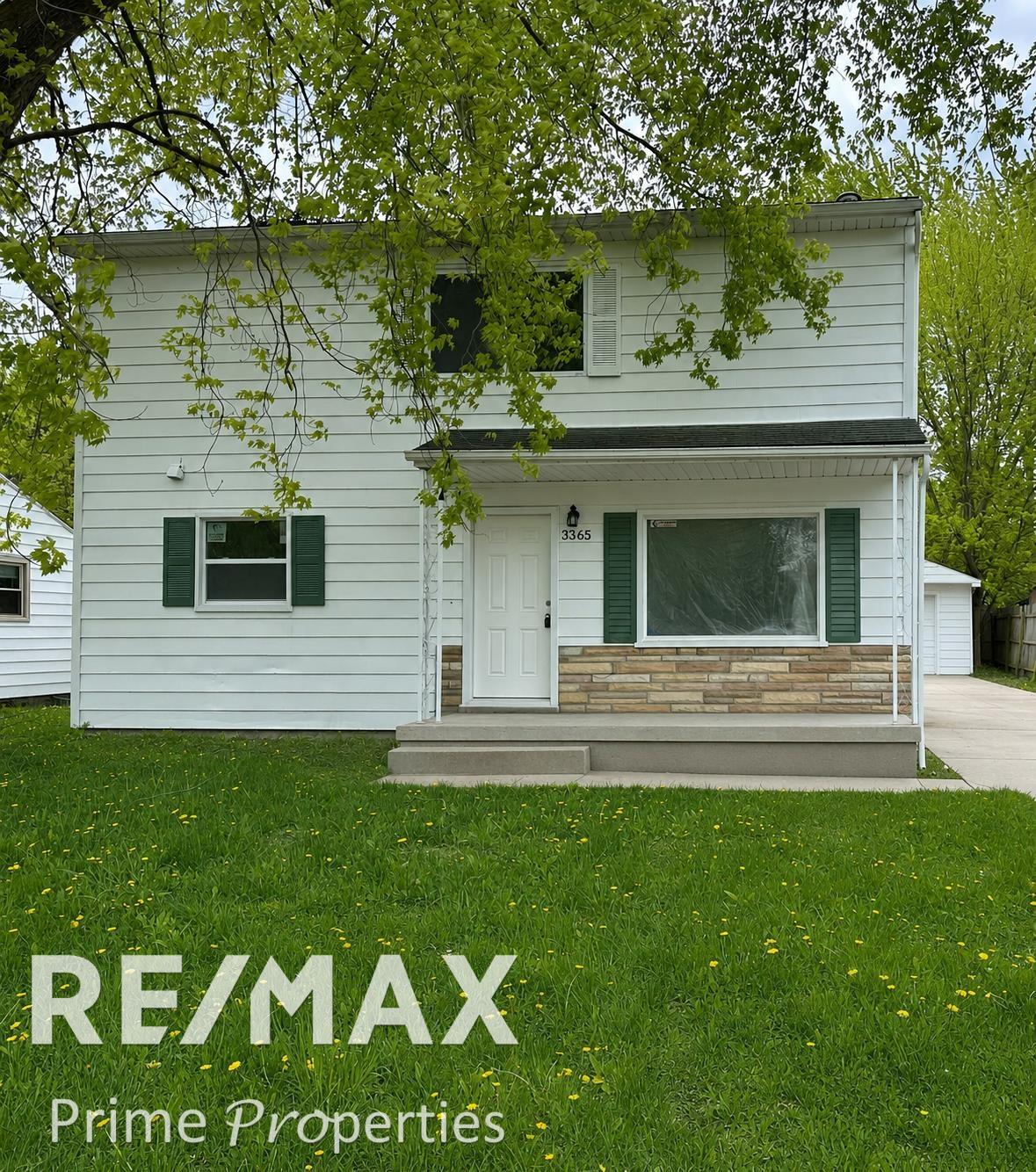 3365 W Lyndon AVE
