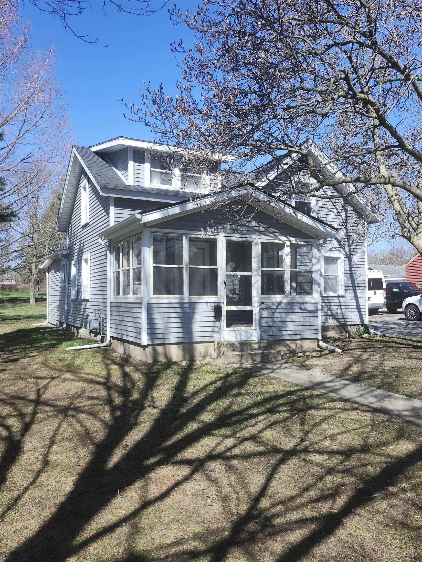 355 Budlong ST
