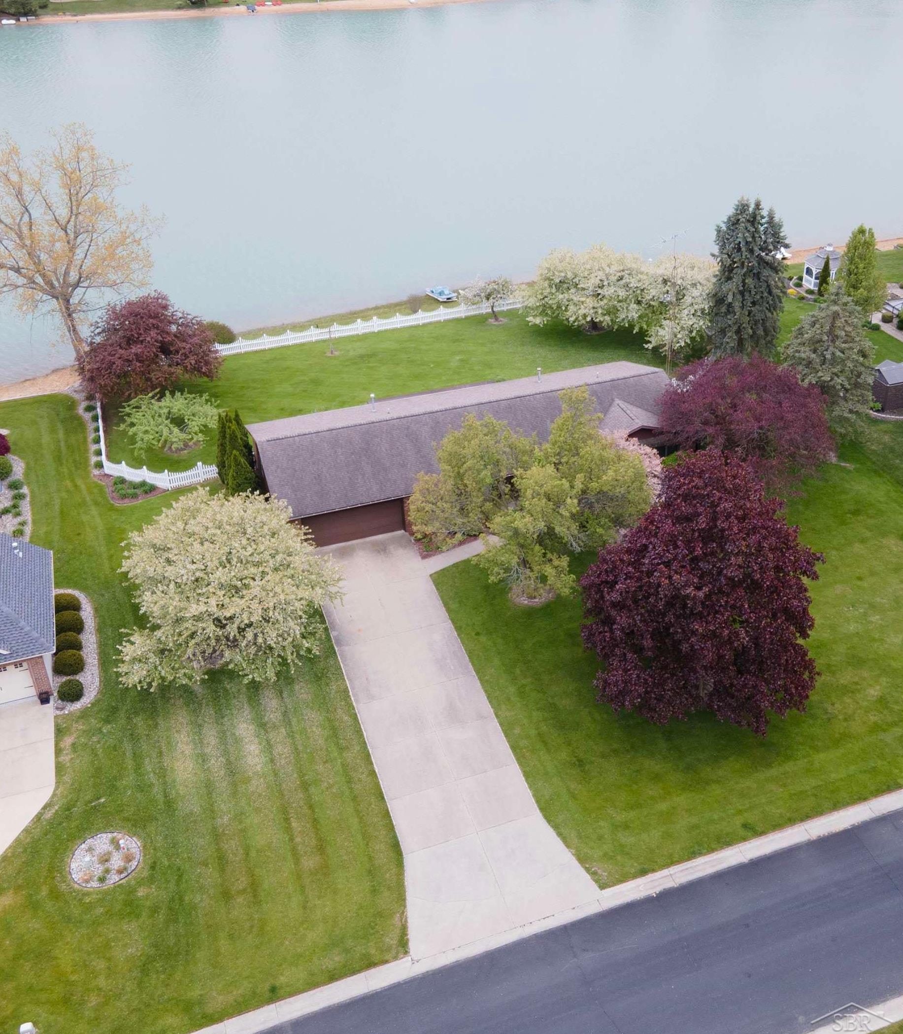 11145 Lake Circle North ST