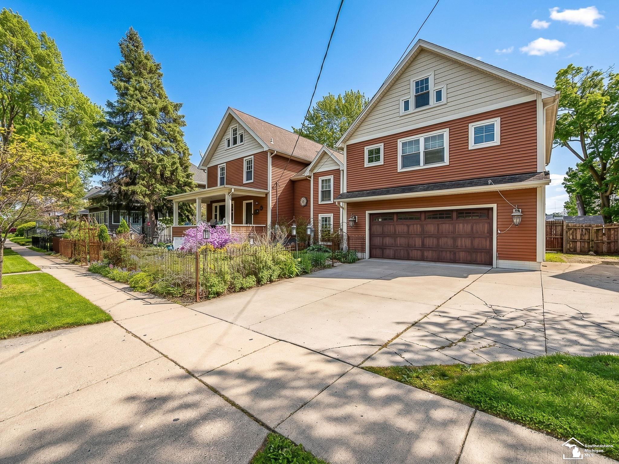 404 E Elm AVE