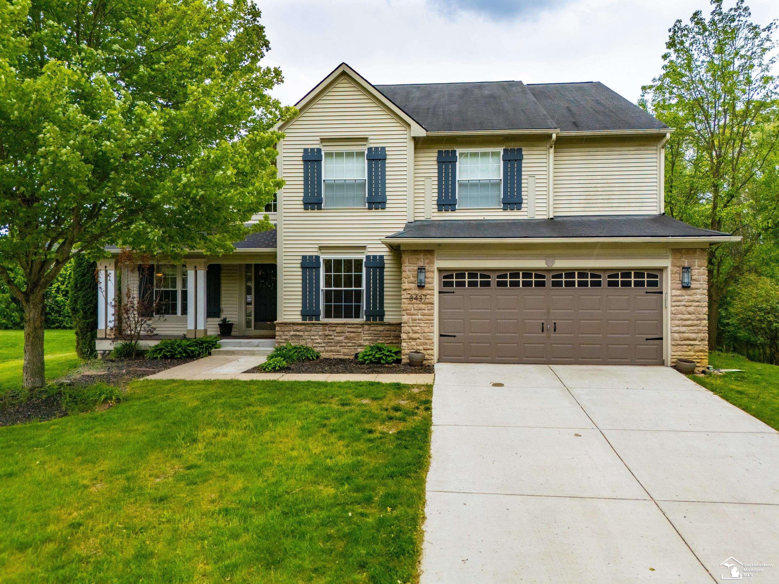 8437 Parkridge DR
