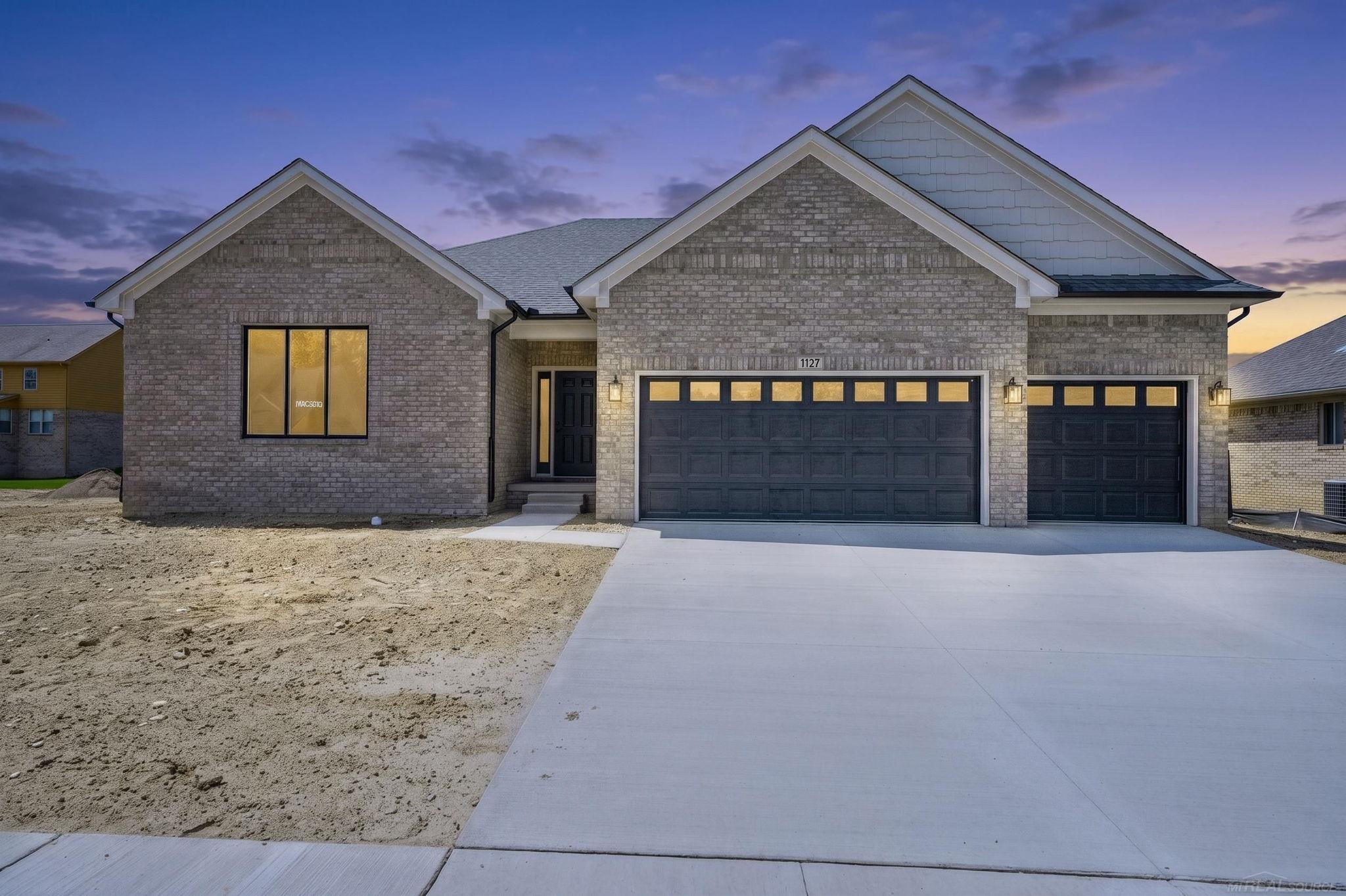 1127 Williamson CIR