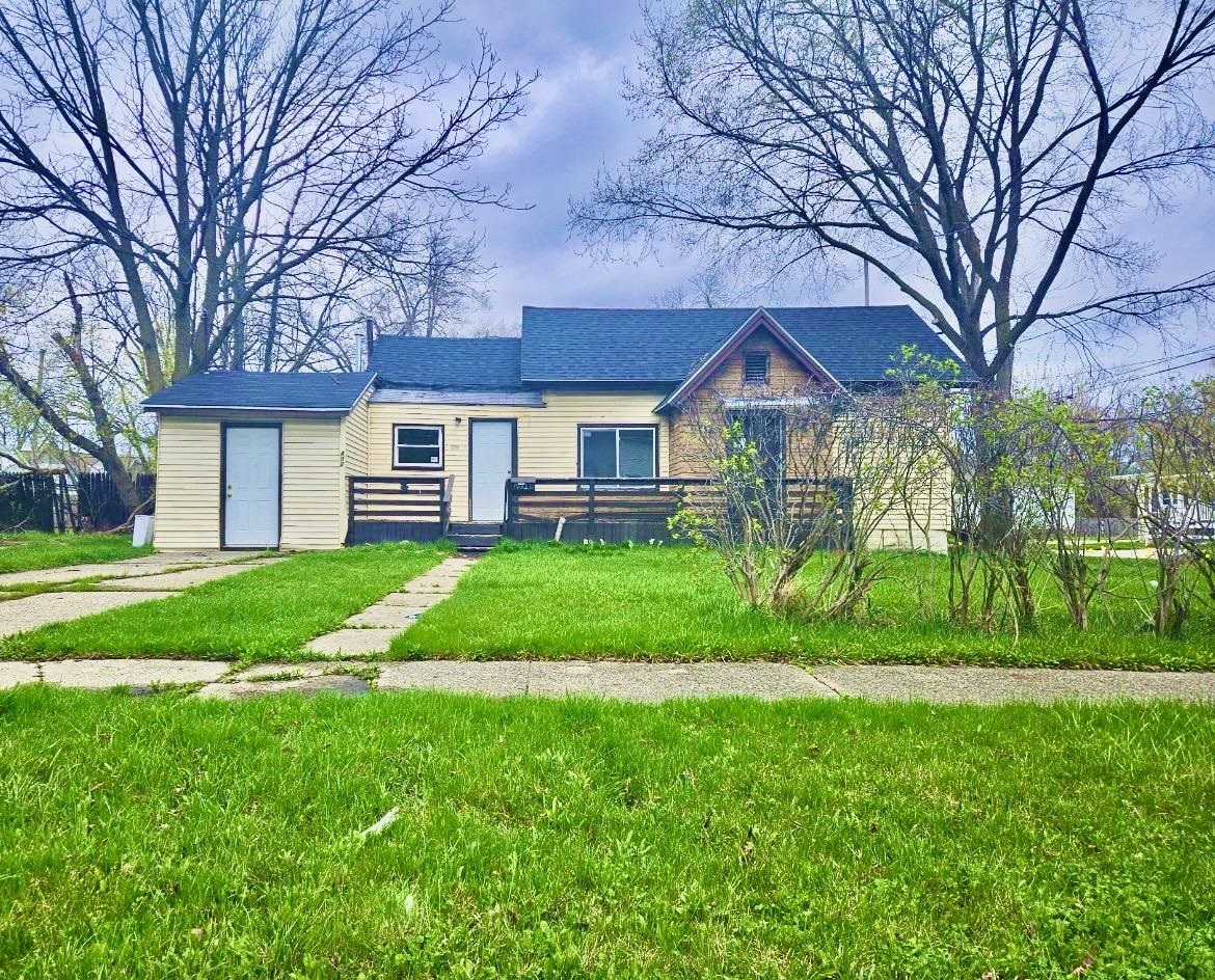 402 Oak ST