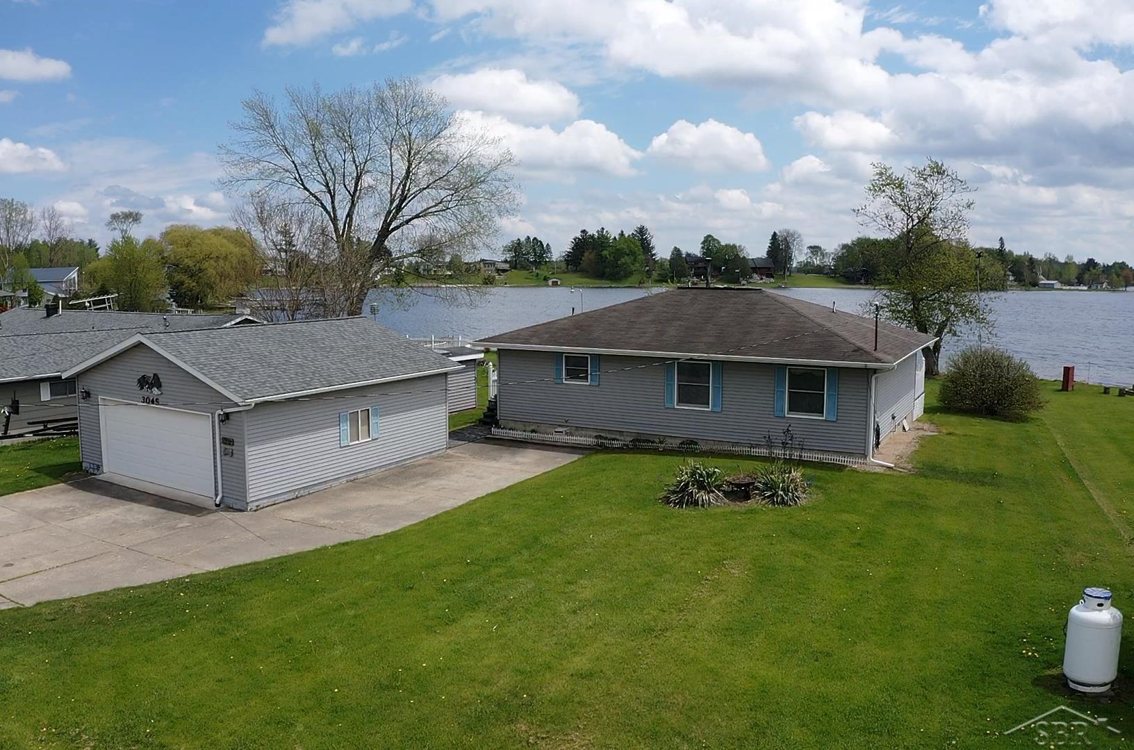 3045 Lakeside DR