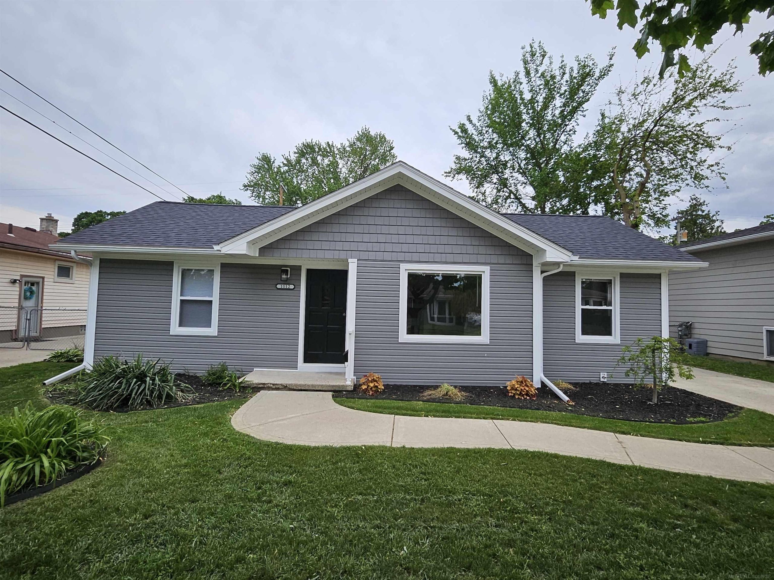 1112 Millard AVE