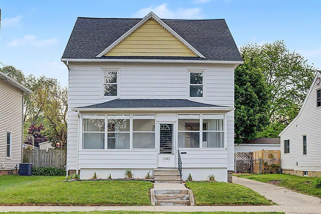 1340 Columbia AVE