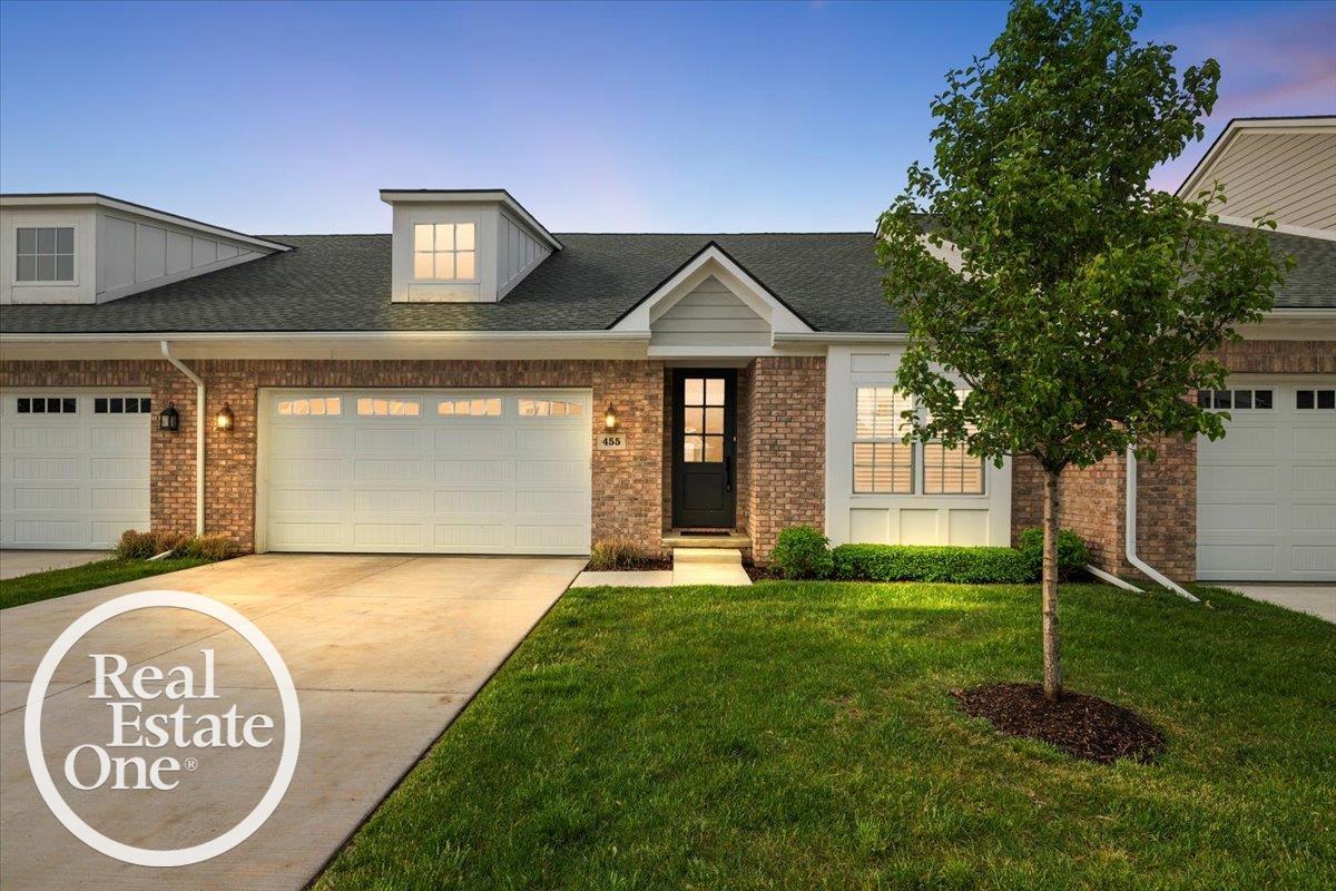 455 Heritage PL