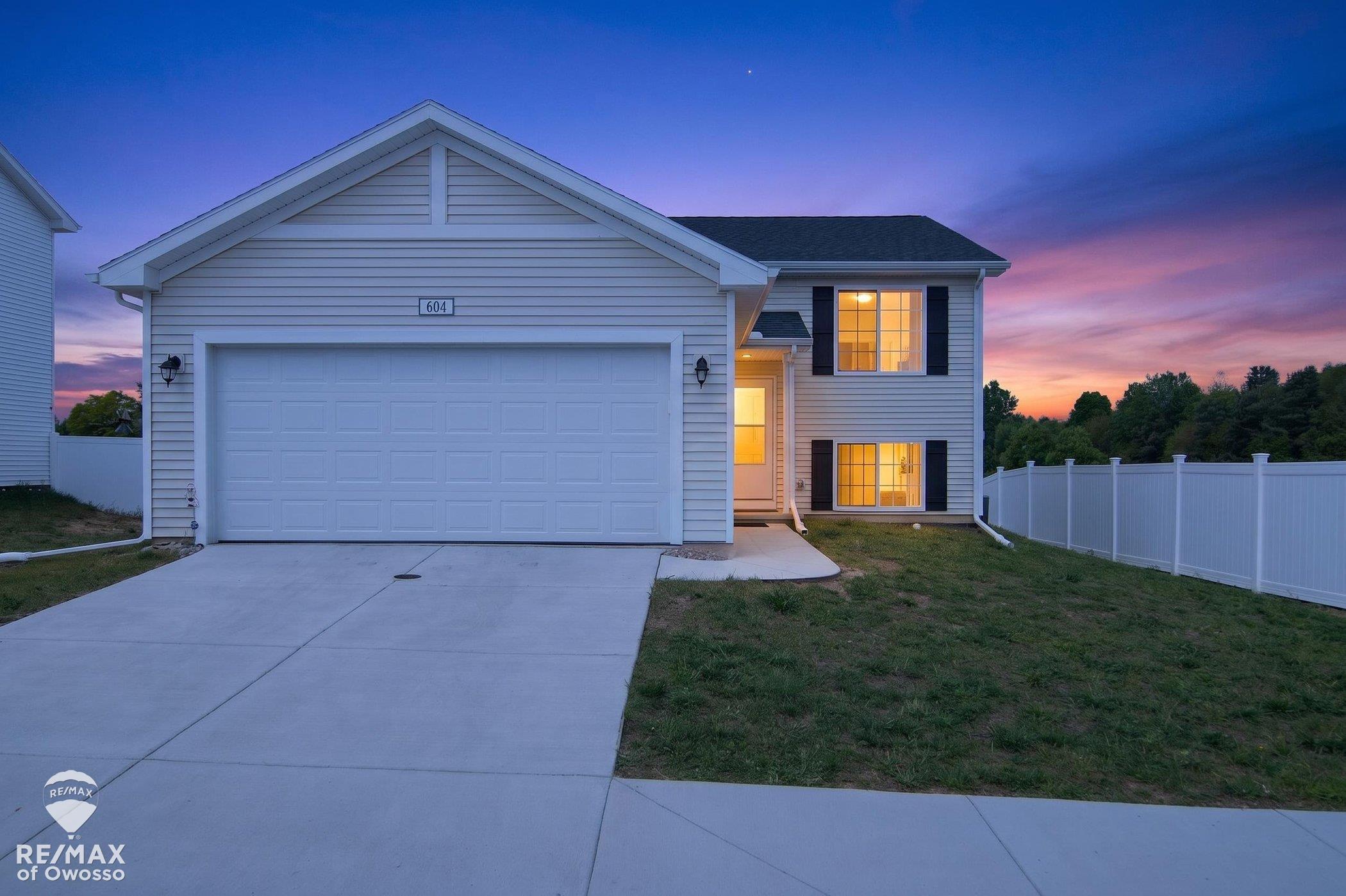 604 Muirfield DR