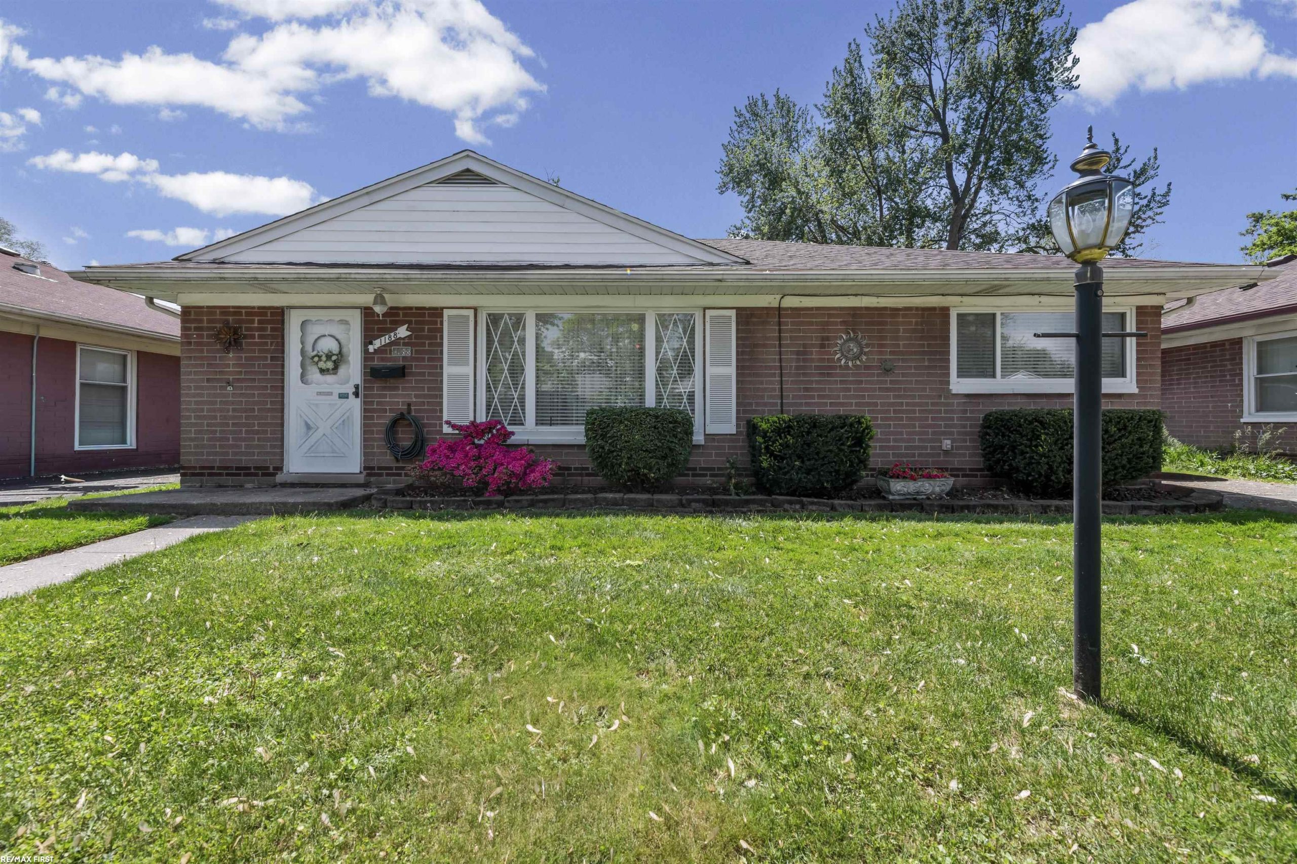 1188 E Barrett AVE
