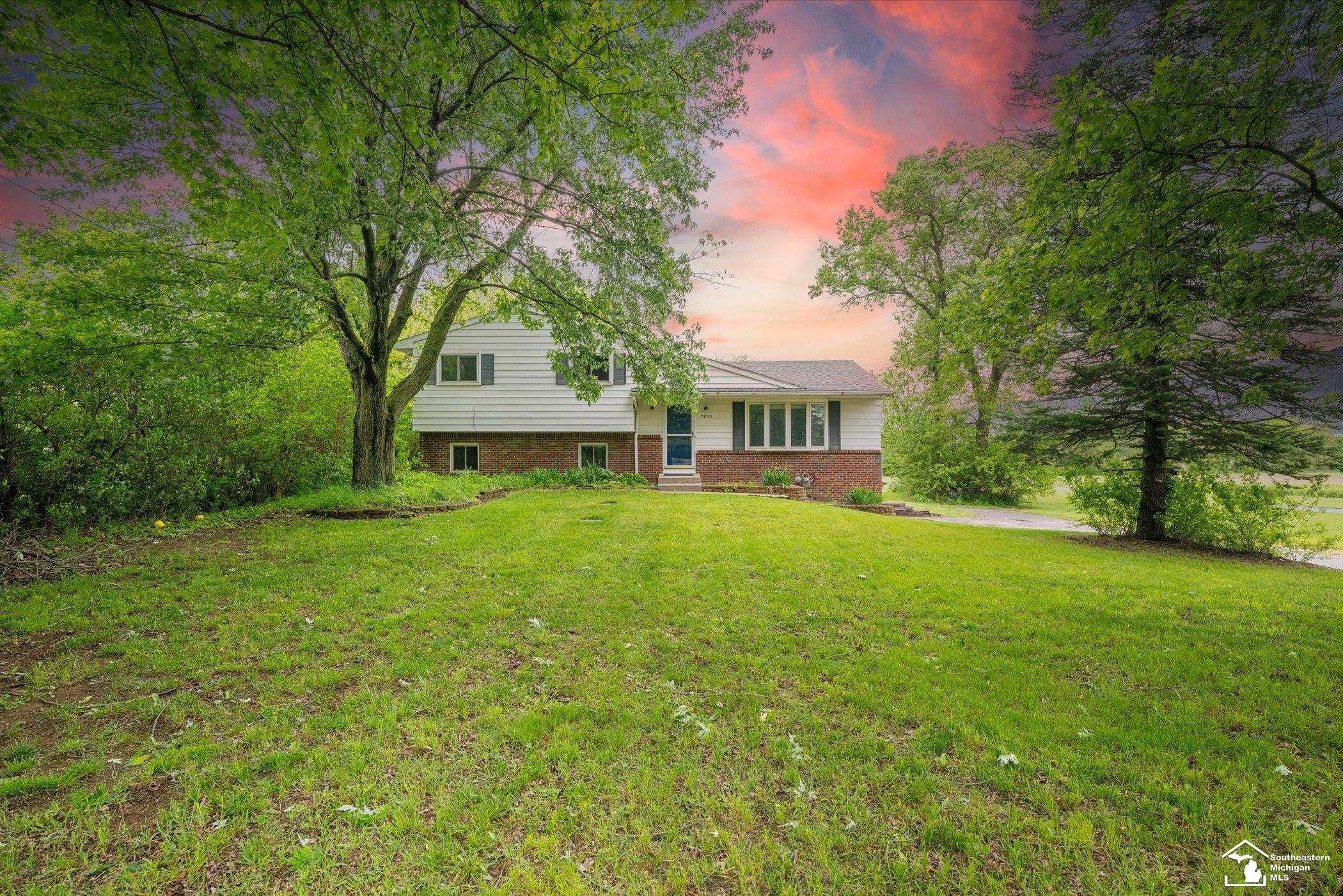 2058 W Erie RD