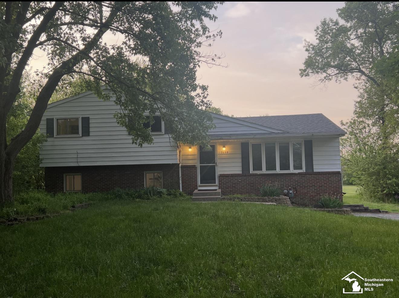 2058 W Erie RD