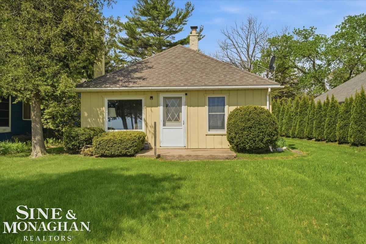 637 S Lakeshore Rd RD