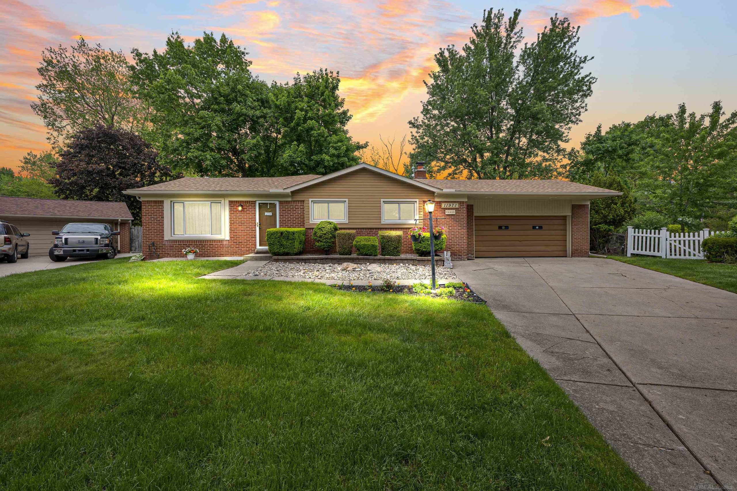 11971 Fairview DR