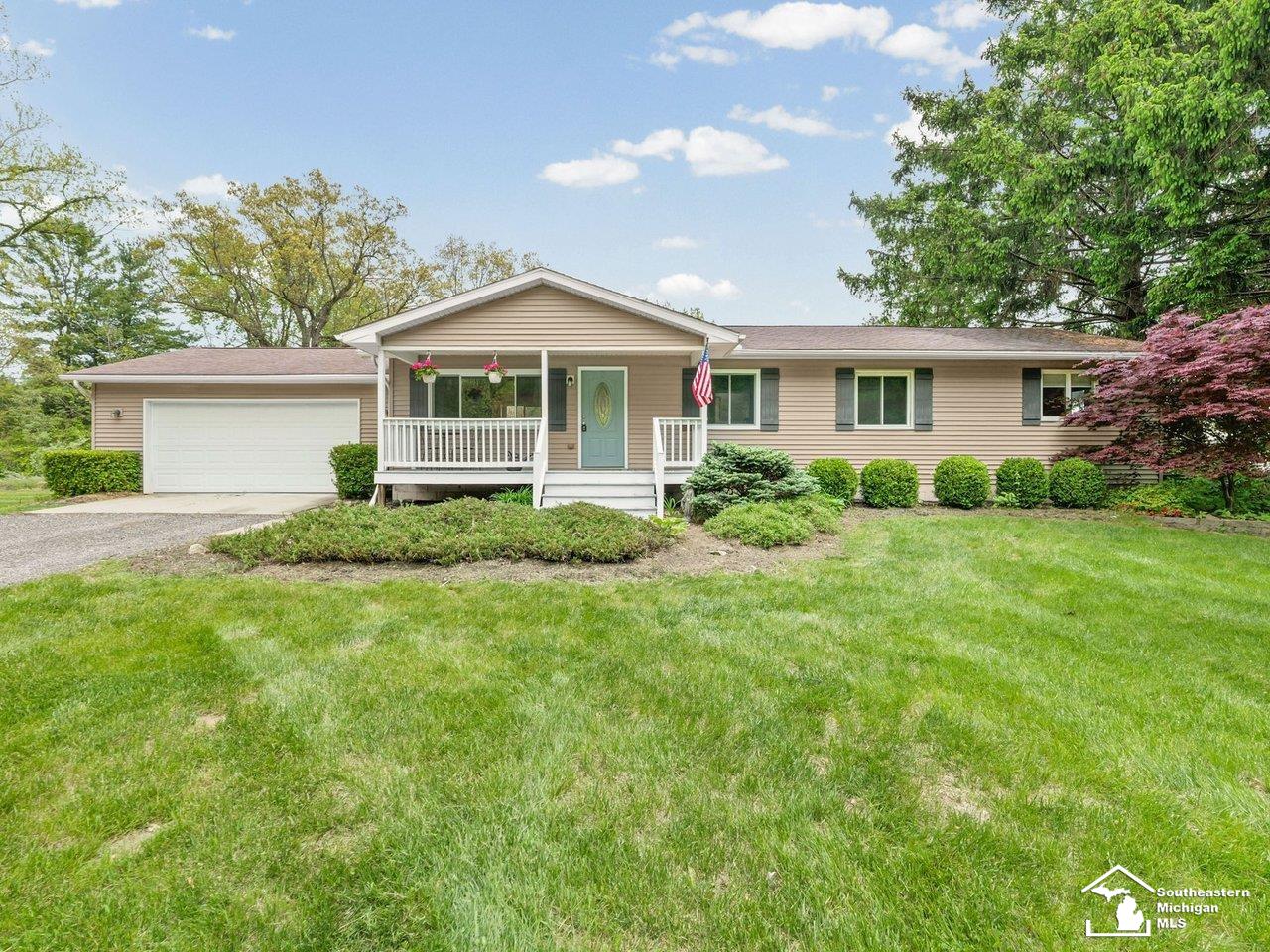 2037 Meanwell RD
