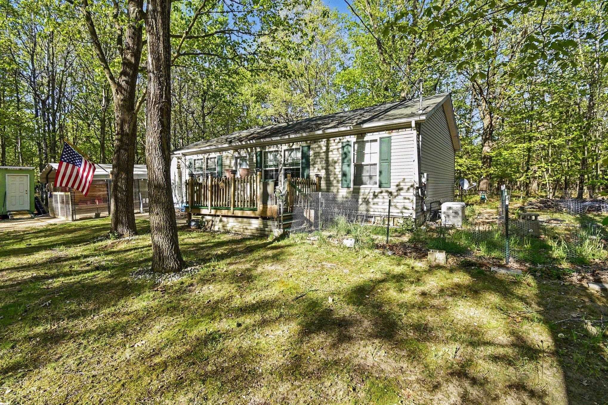 2738 Lakeshore DR