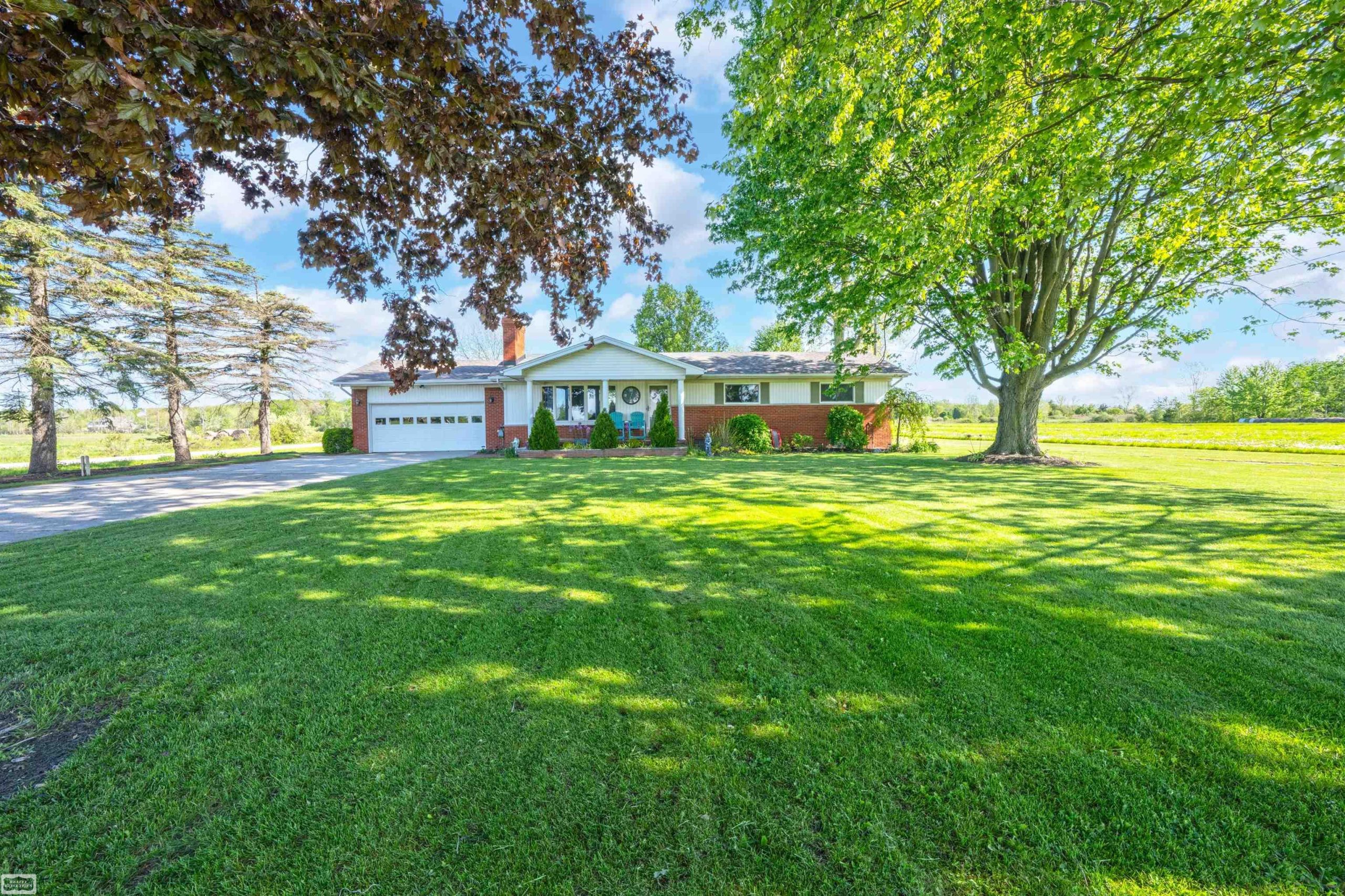 6488 Saint Clair HWY