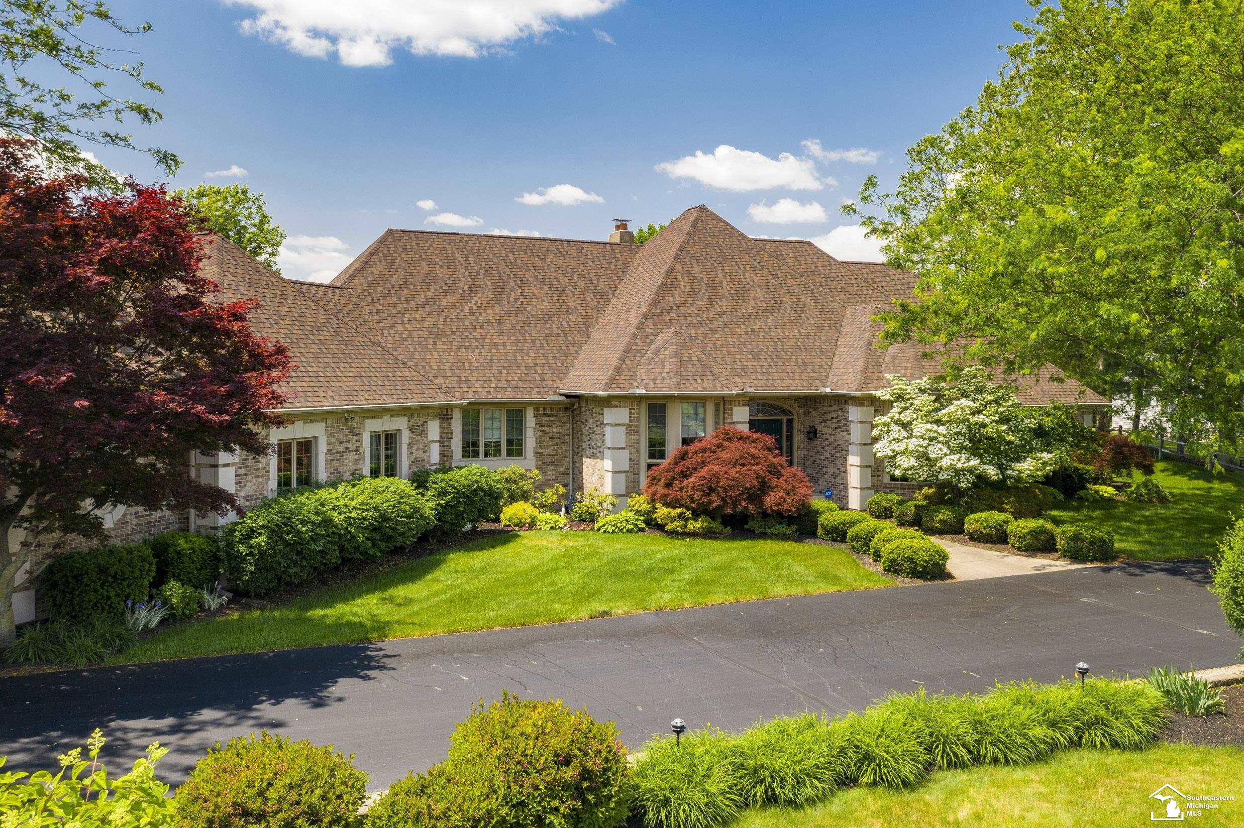 1573 W Erie RD