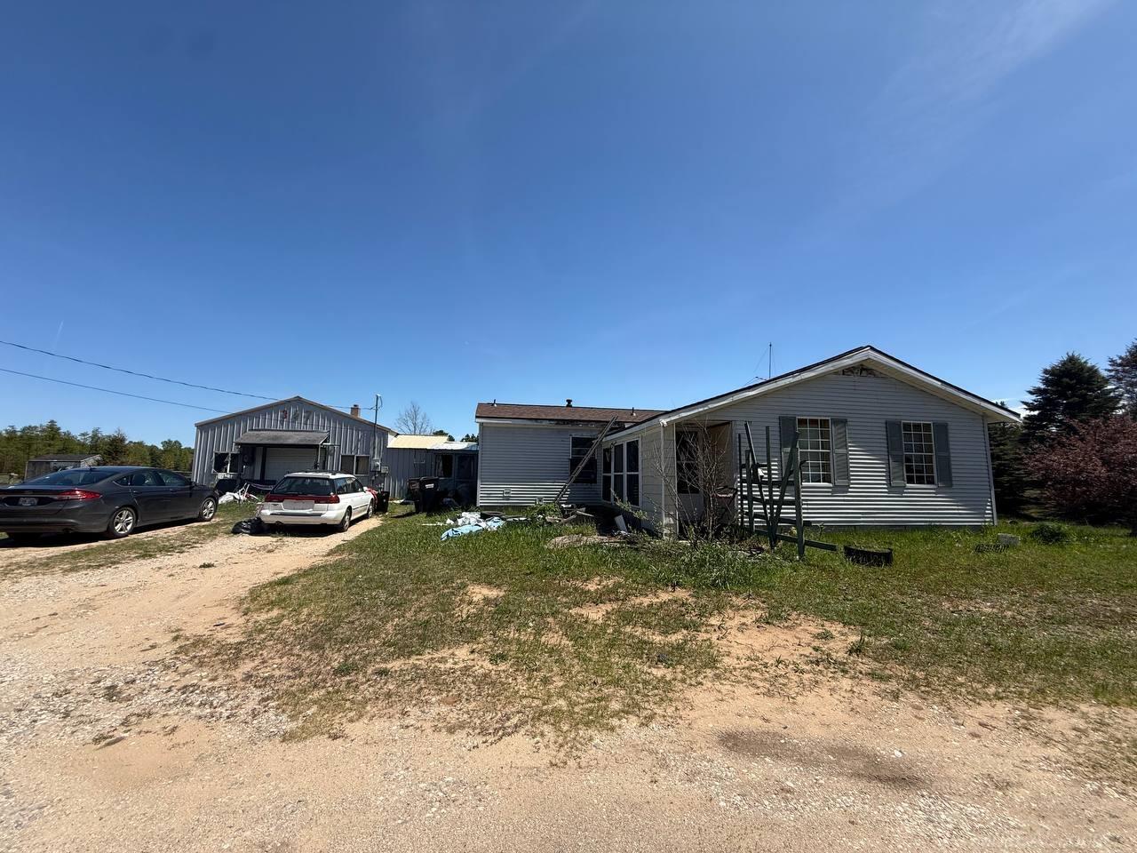 397 S Pioneer RD