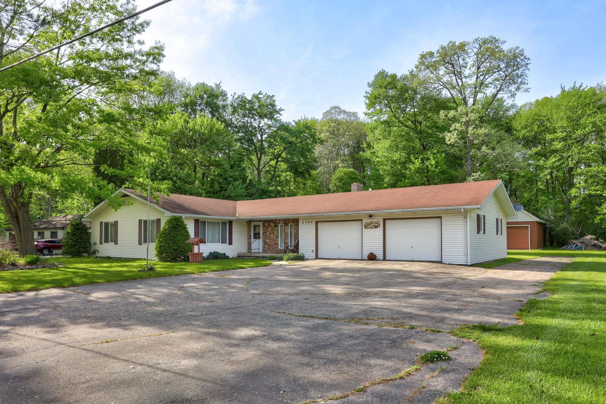 5745 E Townline RD