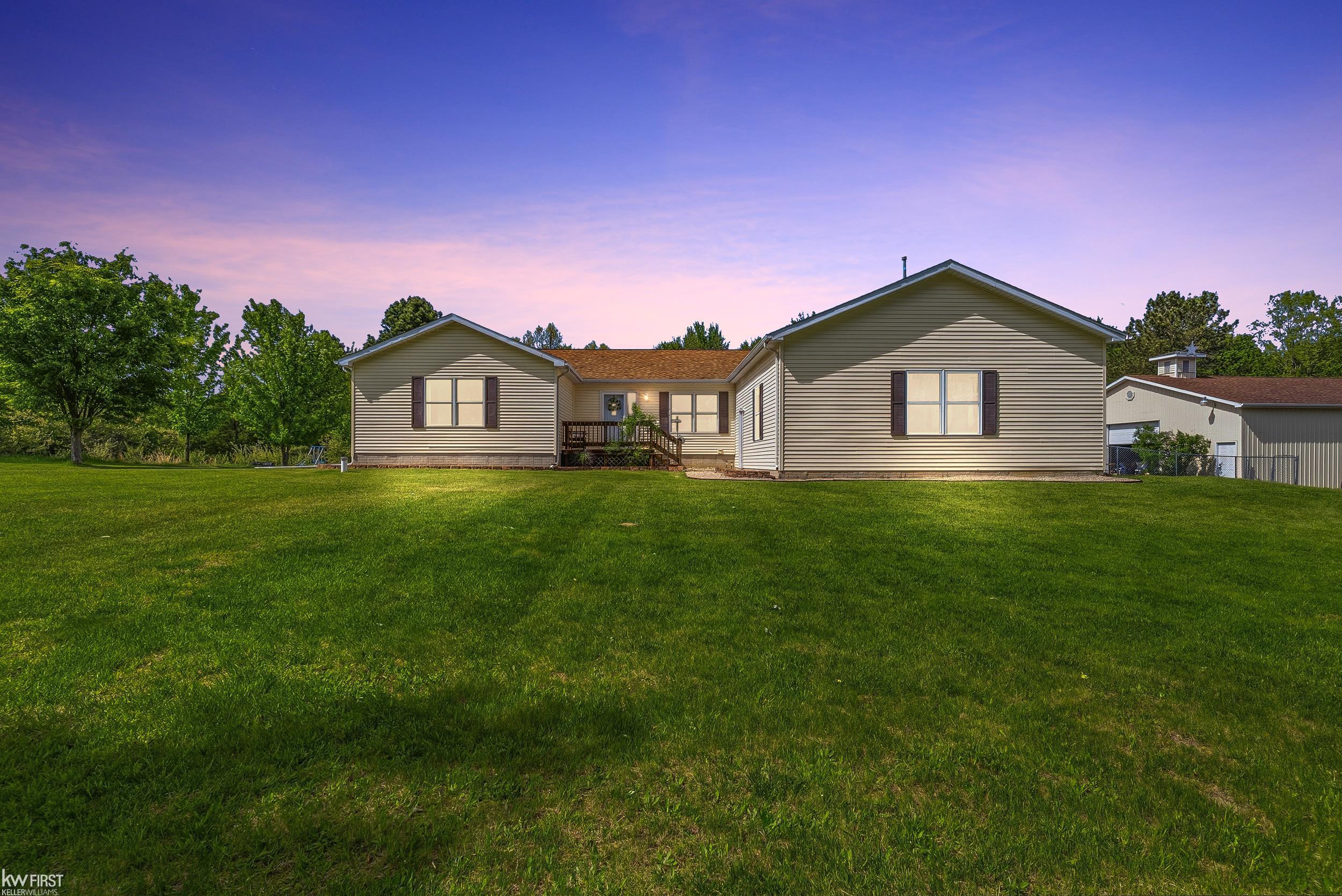 2445 E Lake RD