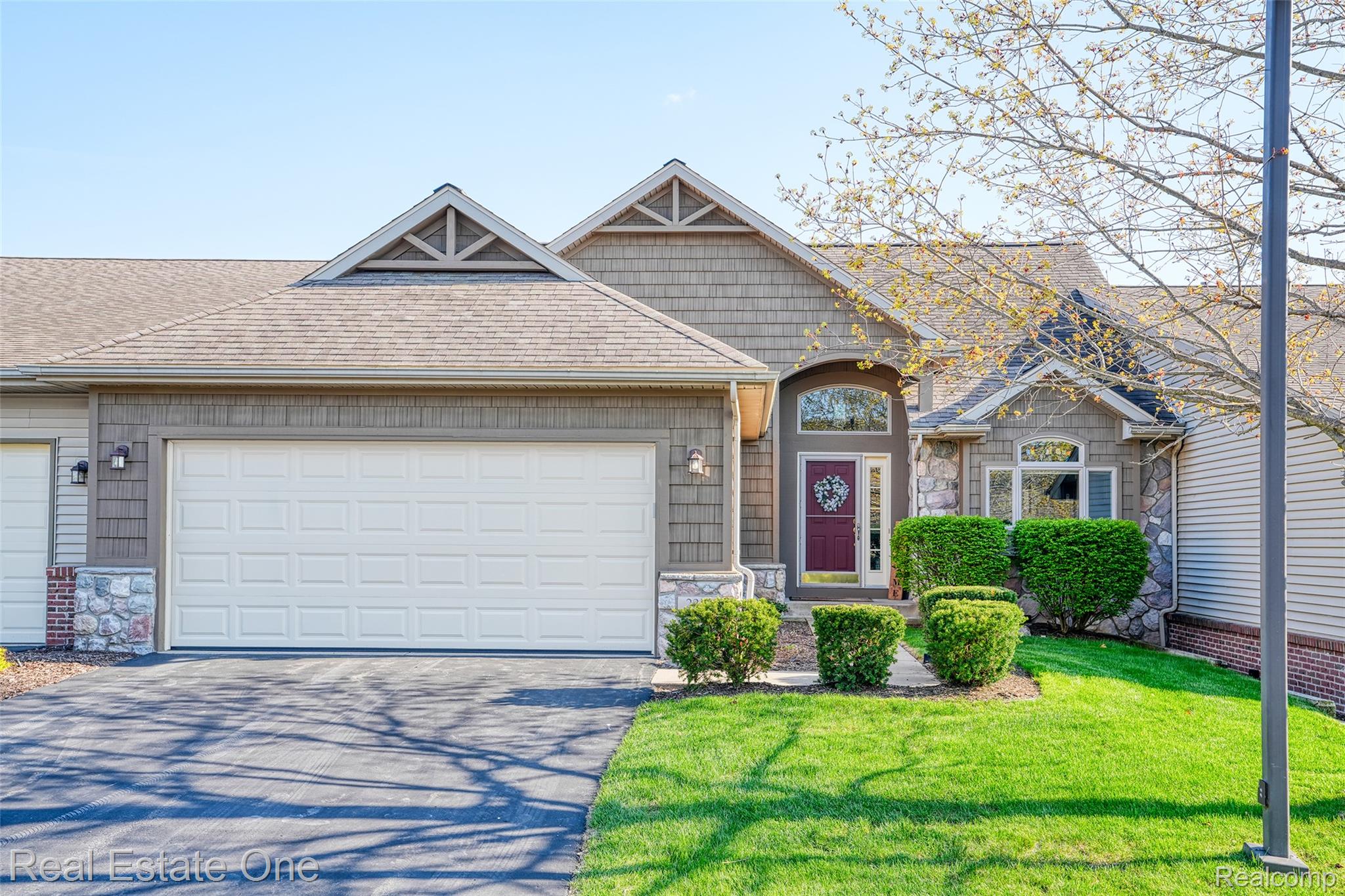 2243, Willow Tree, Brighton, Michigan, 48116
