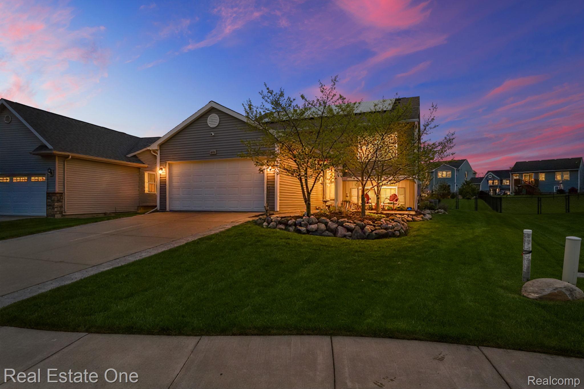 3513, Amber Oaks, Howell, Michigan, 48855