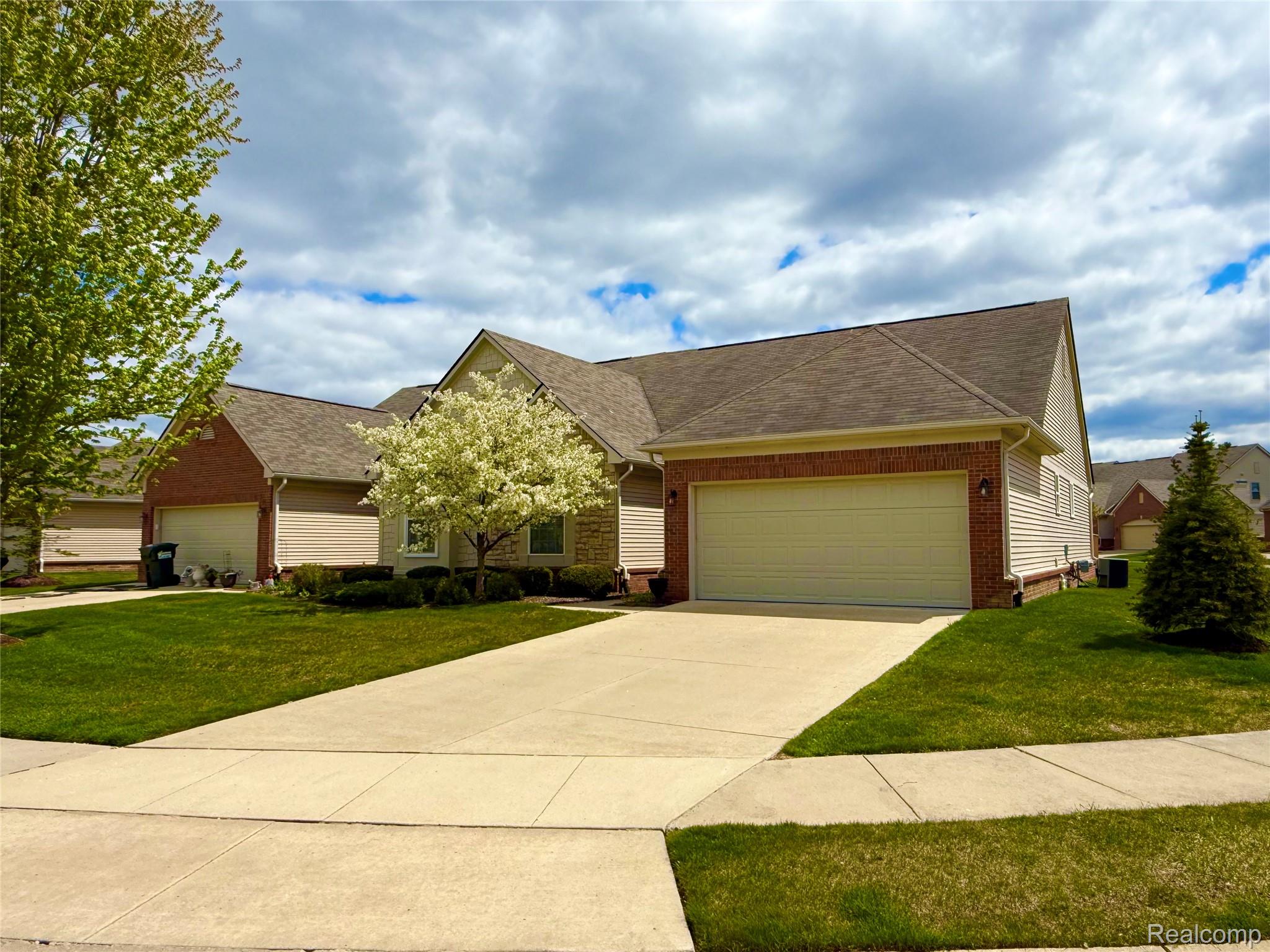 27992, Tremonte, #12, New Hudson, Michigan, 48165