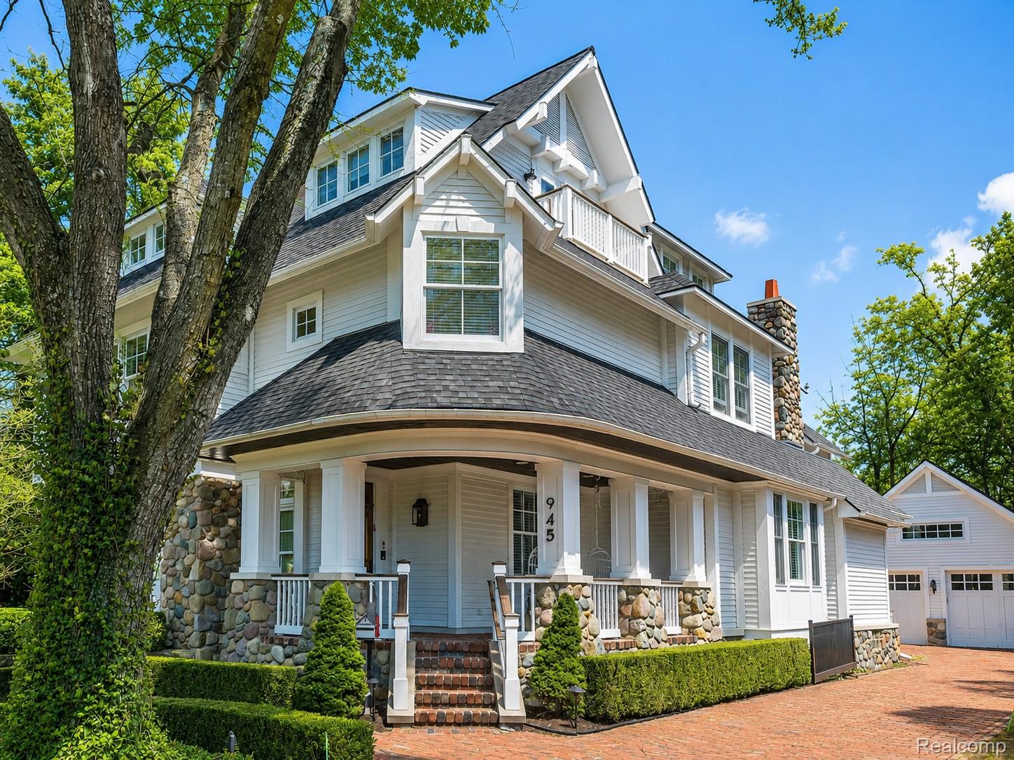 945, Henrietta, Birmingham, Michigan, 48009