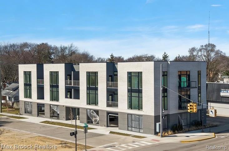 110, Austin, #201, Royal Oak, Michigan, 48067