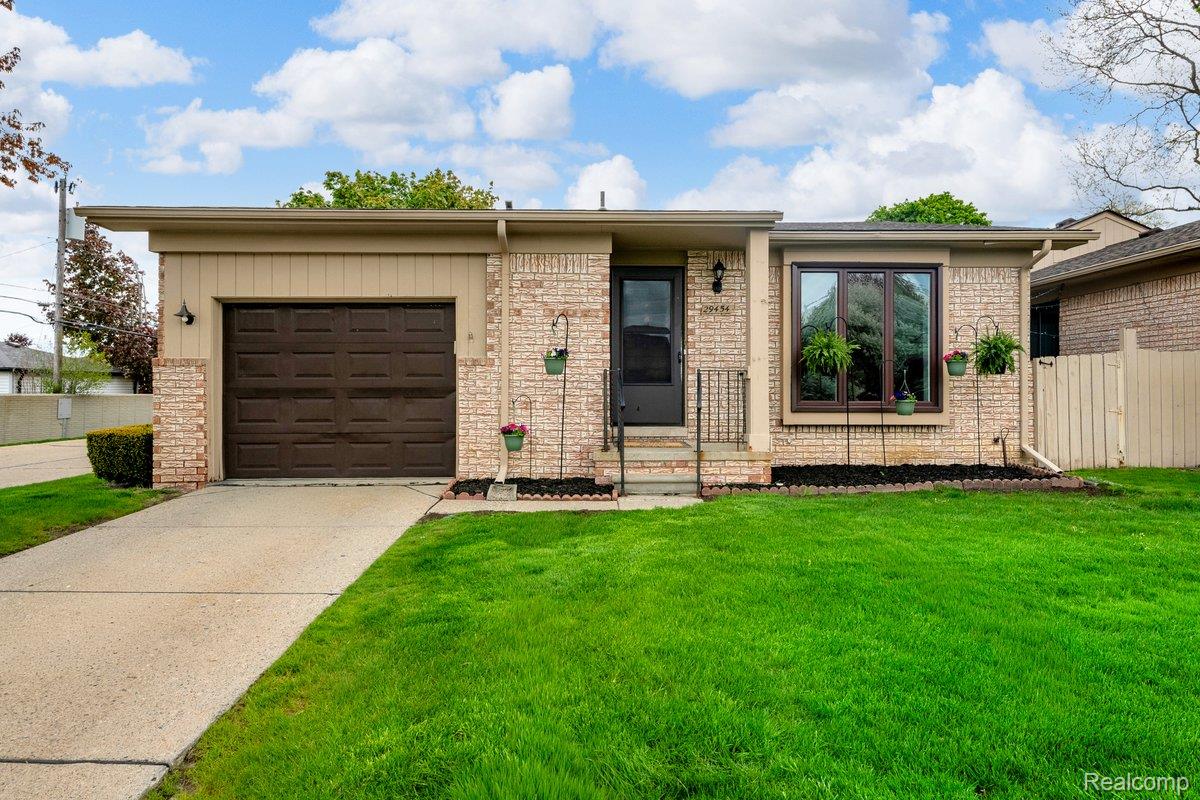 29454, Scarborough, Warren, Michigan, 48088