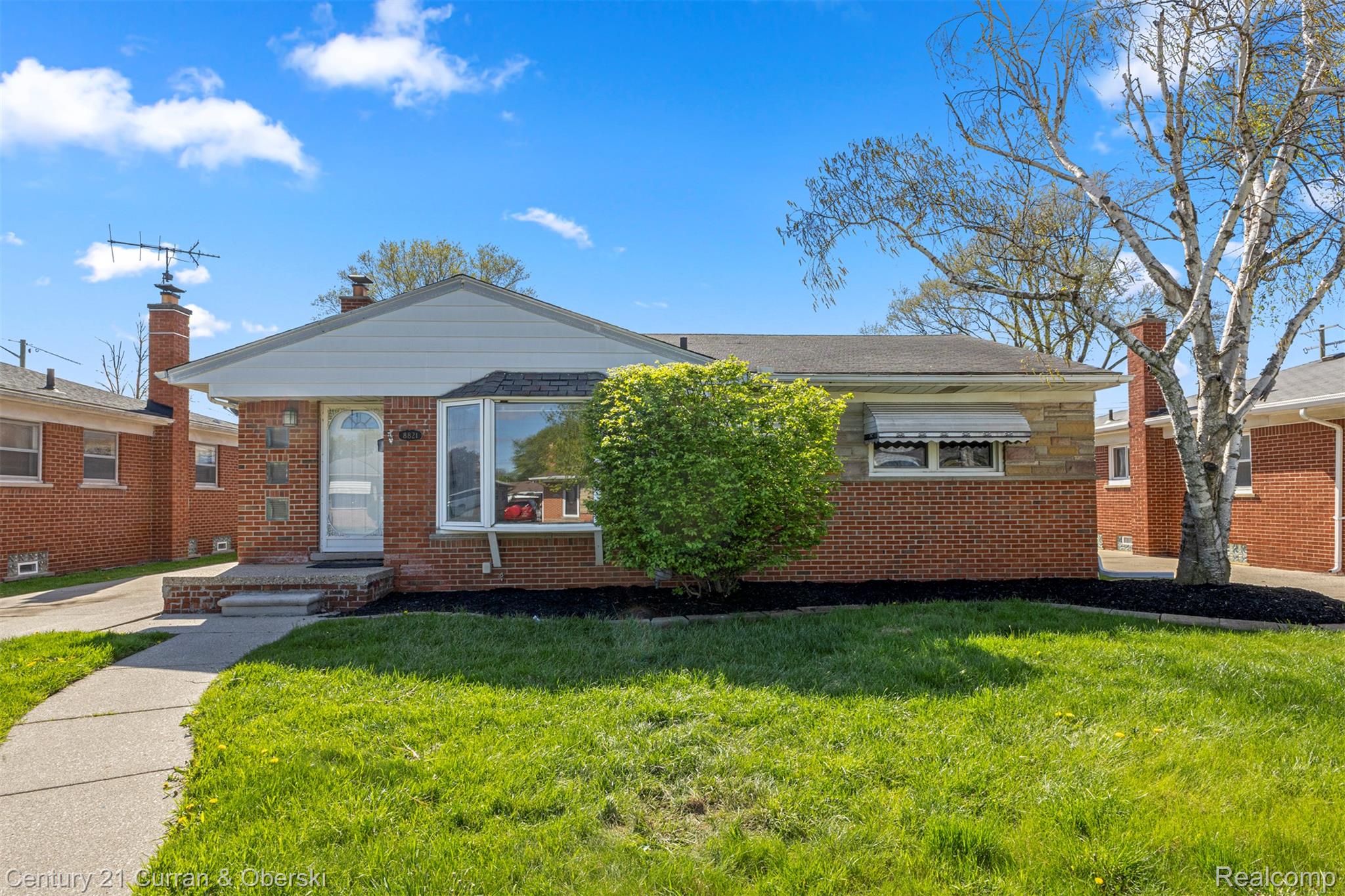 8821, Royal Grand, Redford, Michigan, 48239