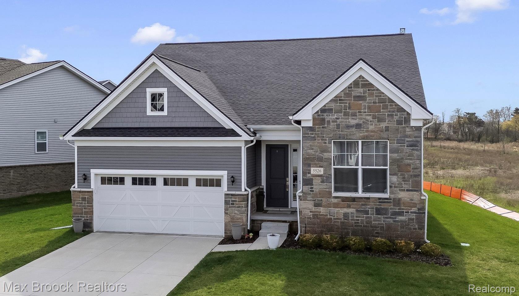5526, Helmsdale, West Bloomfield, Michigan, 48322