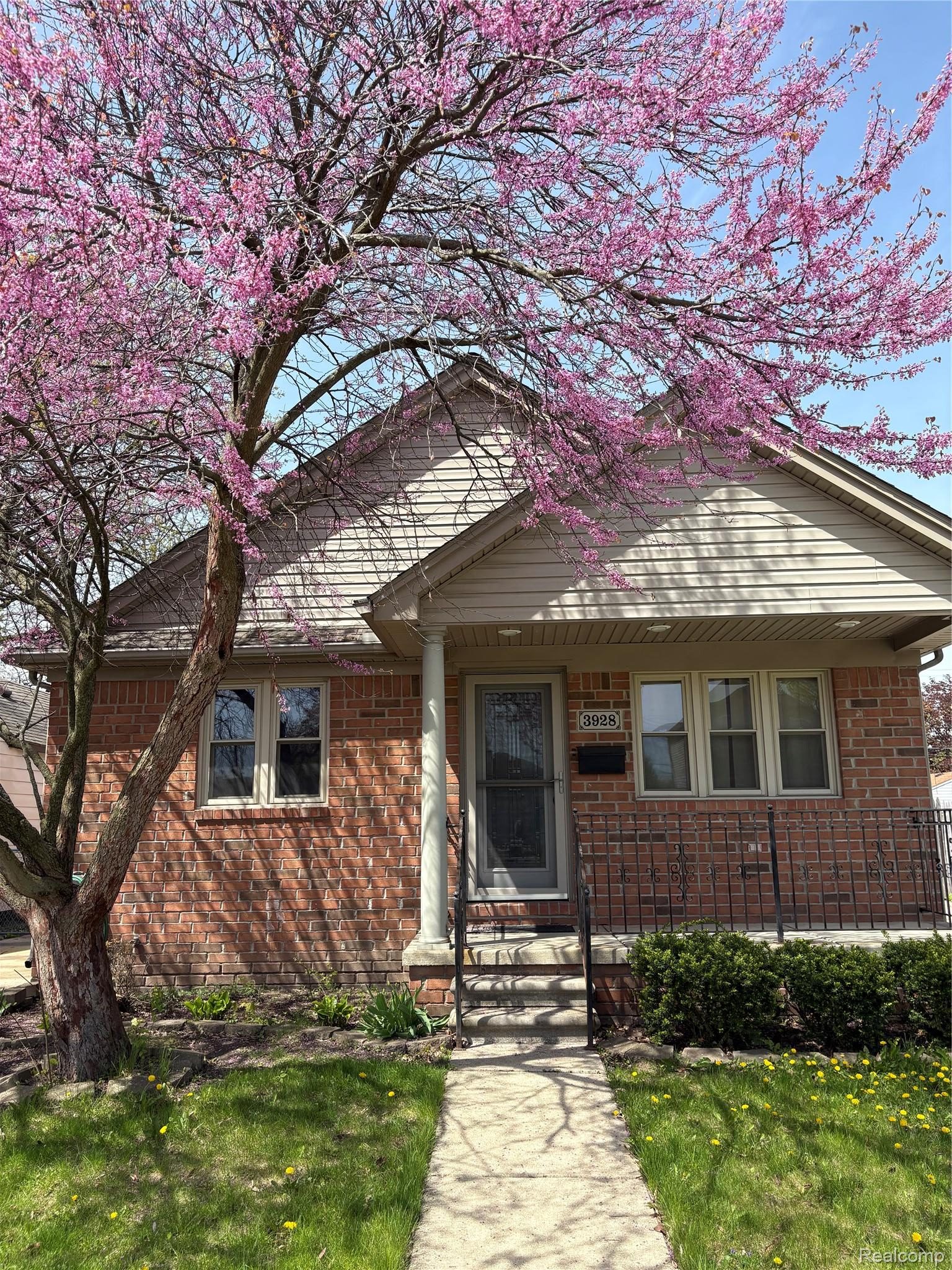 3928, Jackson, Dearborn Heights, Michigan, 48125