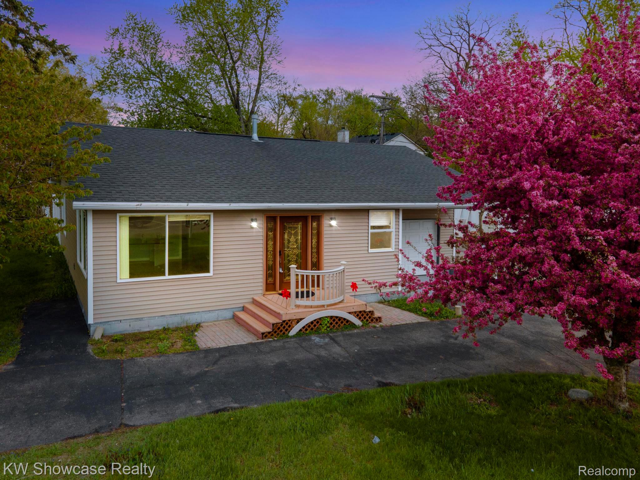 7969, Richardson Road, West Bloomfield, Michigan, 48323