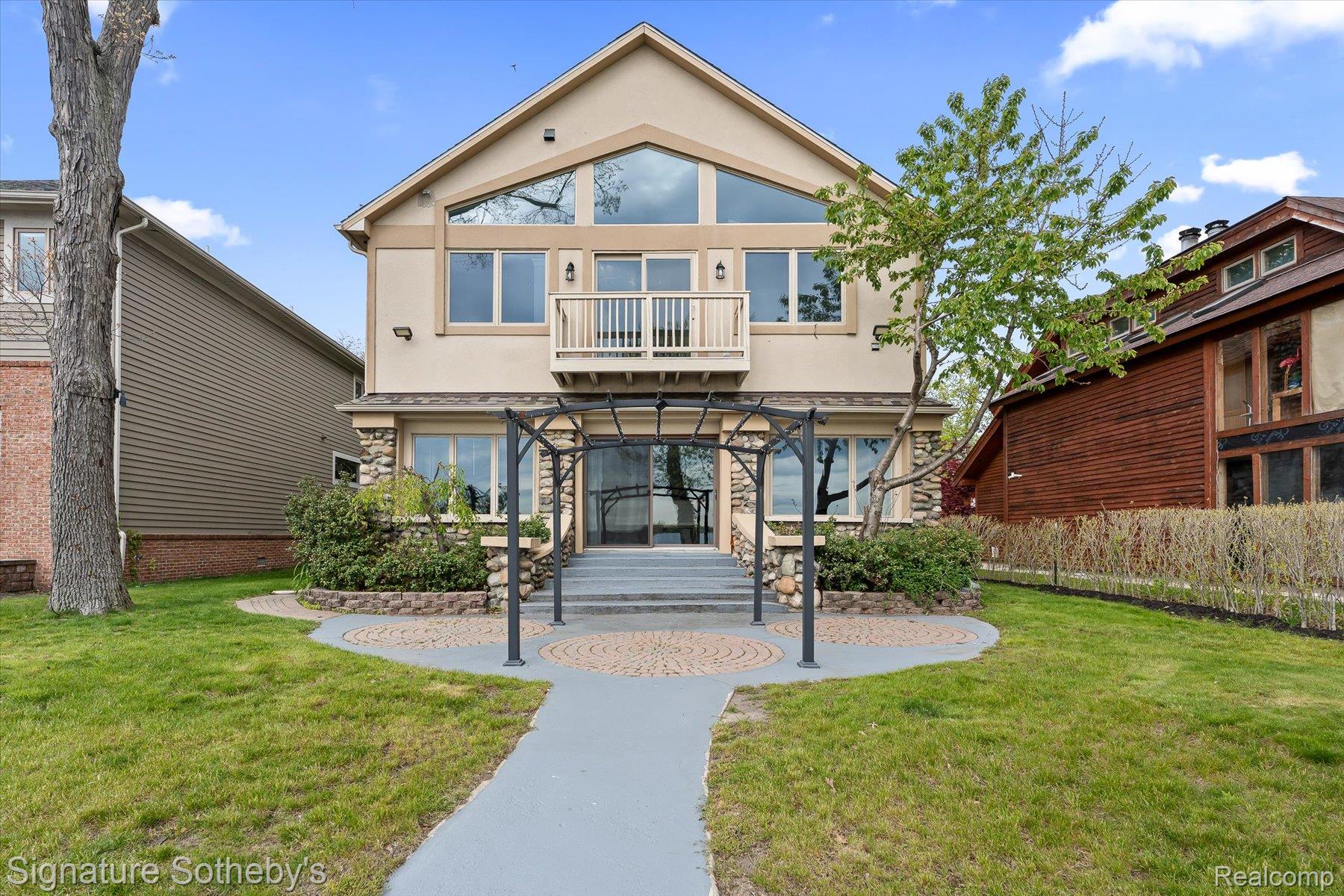 727, McDougal, Waterford, Michigan, 48327