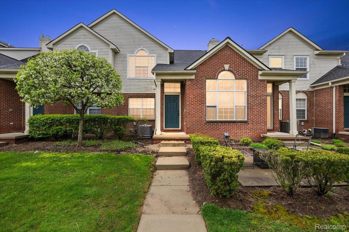 27204, Chantel, Walled Lake, Michigan, 48390