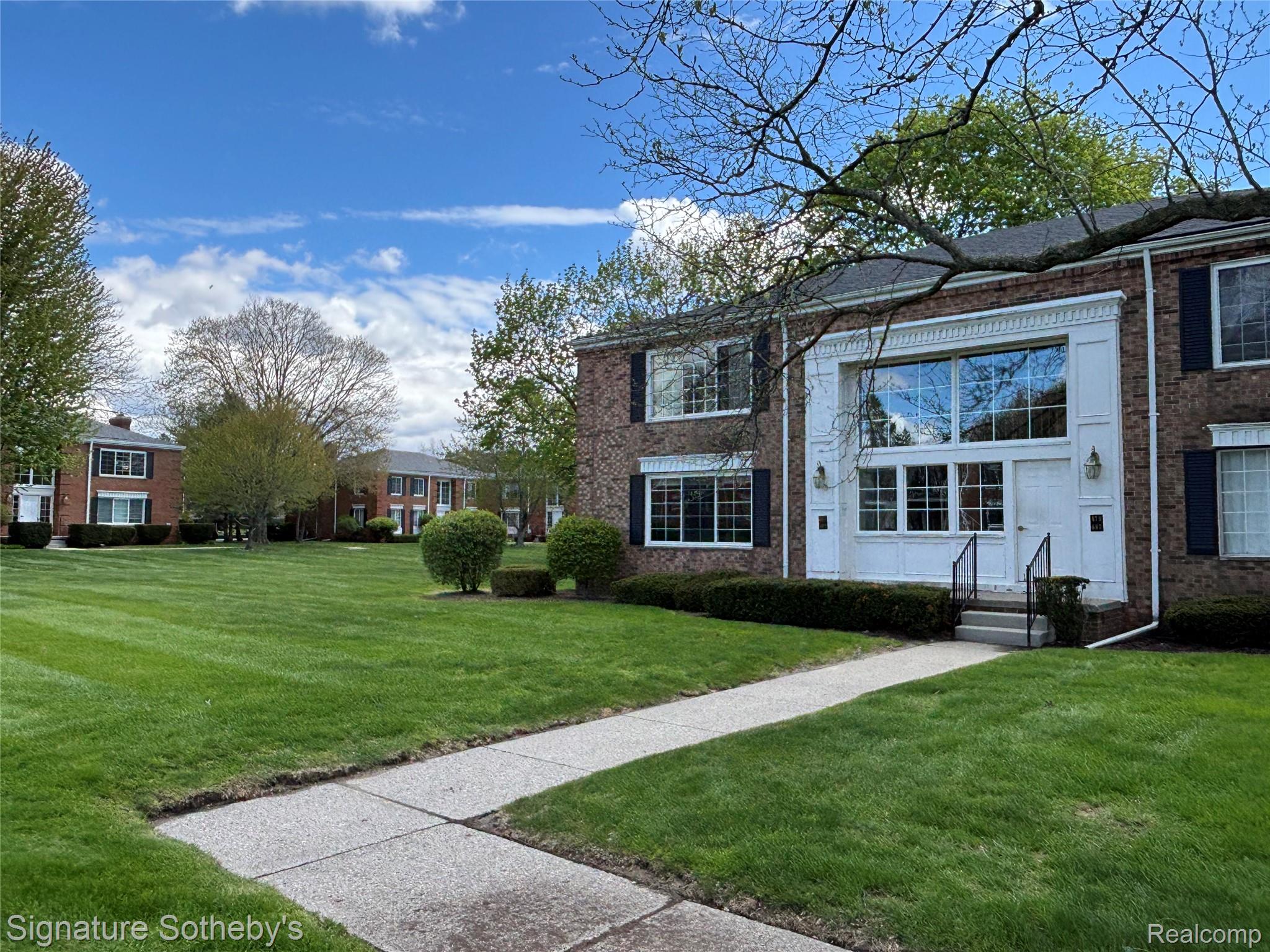 689, Fox Hills, #65, Bloomfield Hills, Michigan, 48304