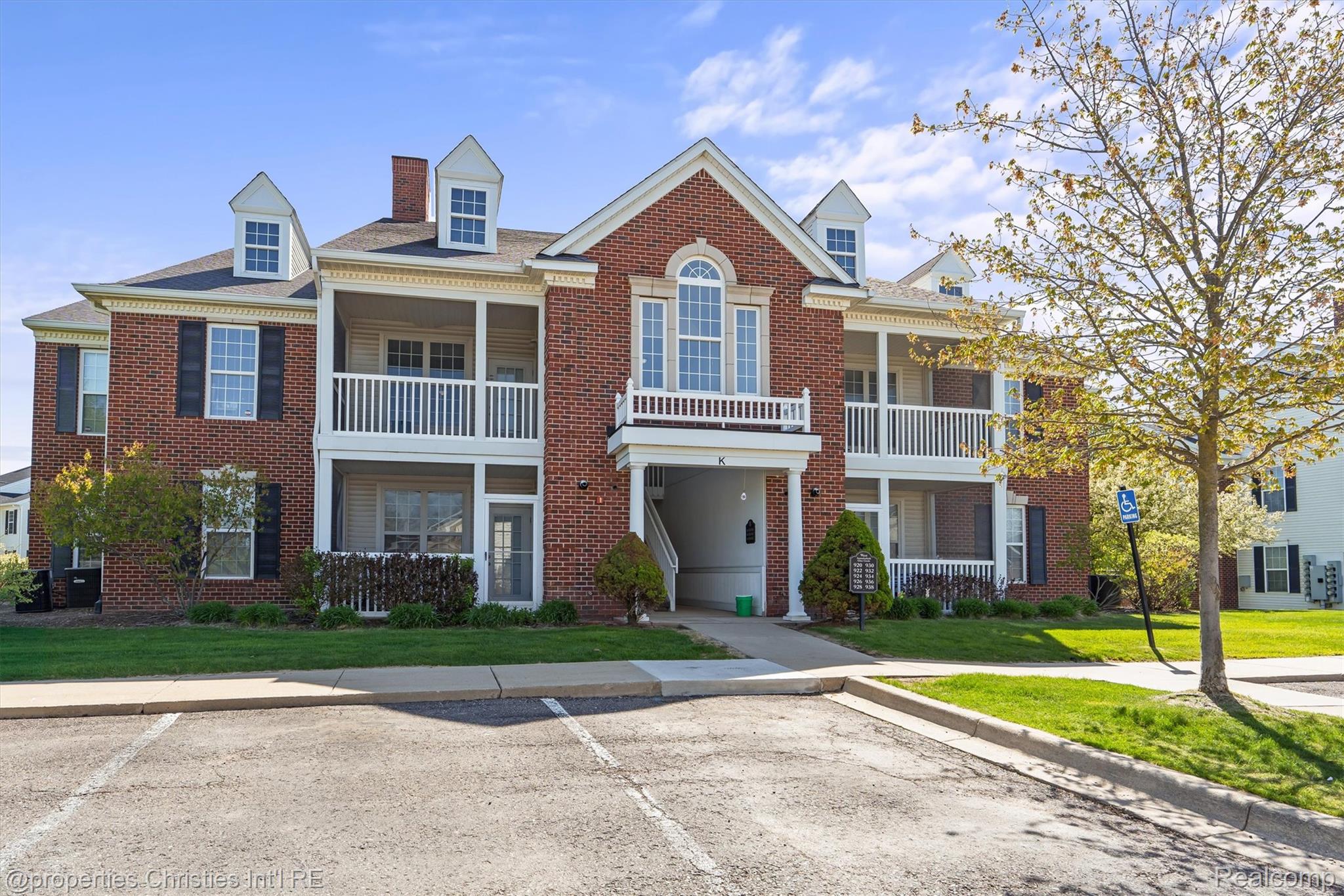 920, Summerfield Glen, Ann Arbor, Michigan, 48103