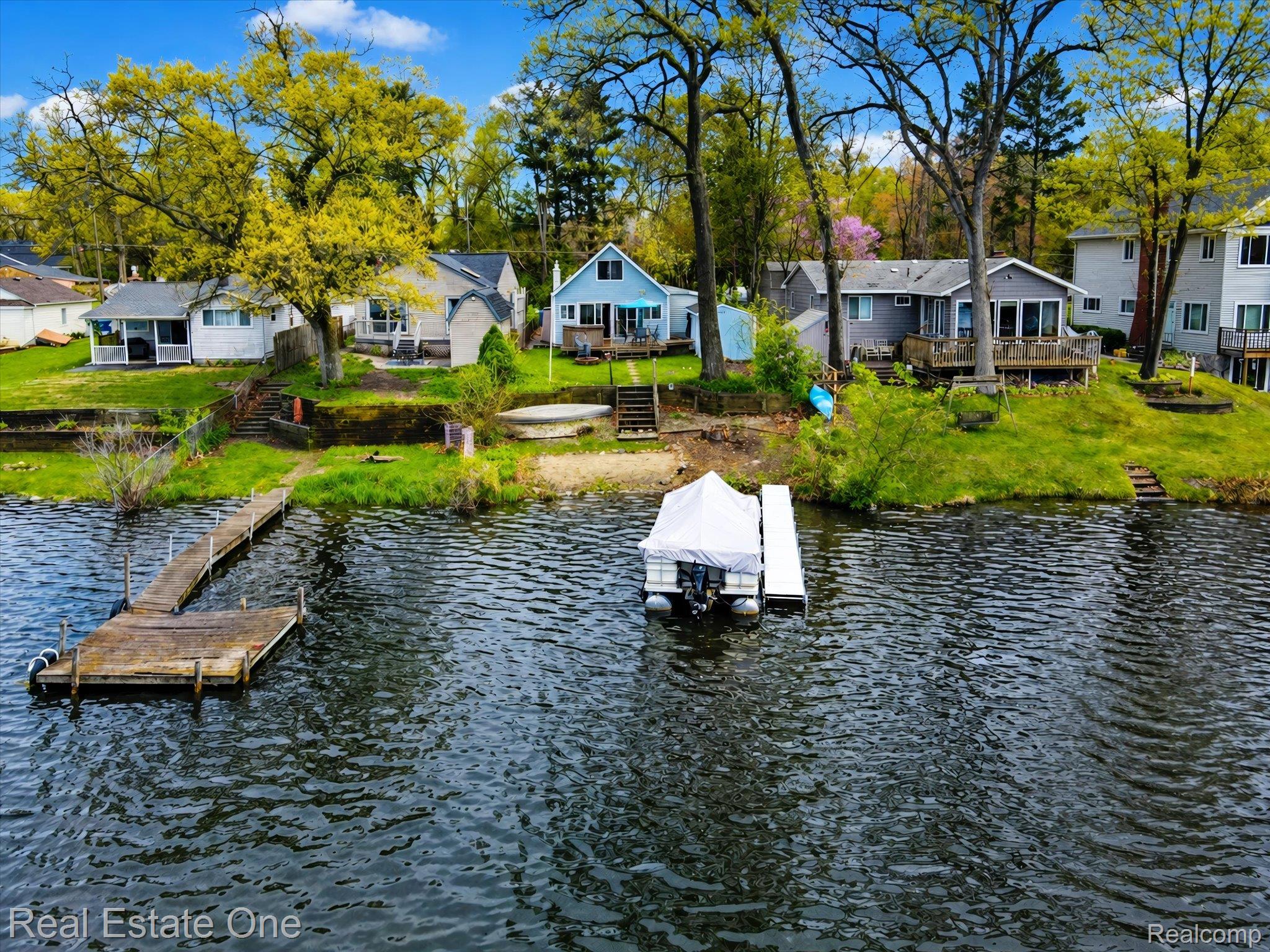 9590, Roundlake, White Lake, Michigan, 48386
