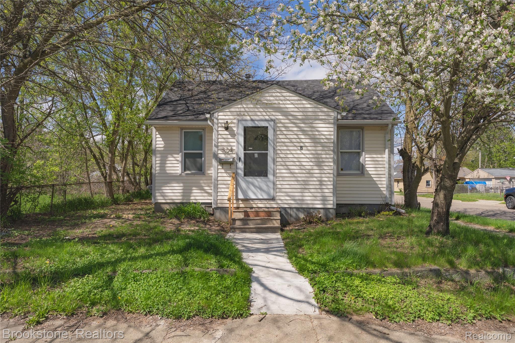 524, Luther, Pontiac, Michigan, 48341