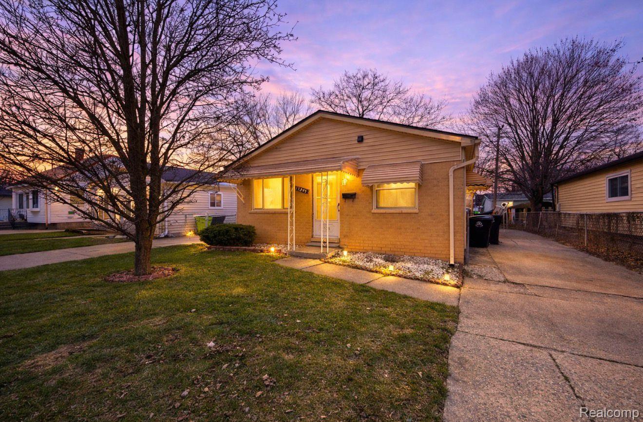 17245, Ivanhoe, Roseville, Michigan, 48066