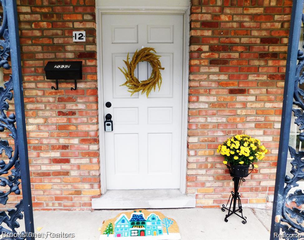 2332, 14 Mile, Royal Oak, Michigan, 48073