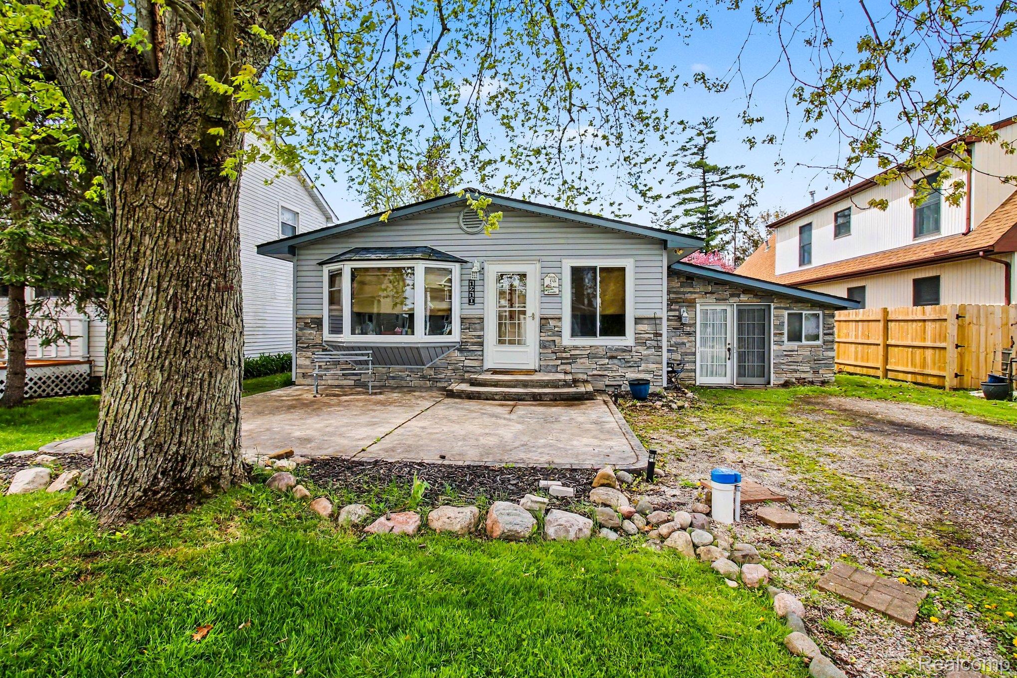 1210, Sunrise Park, Howell, Michigan, 48843