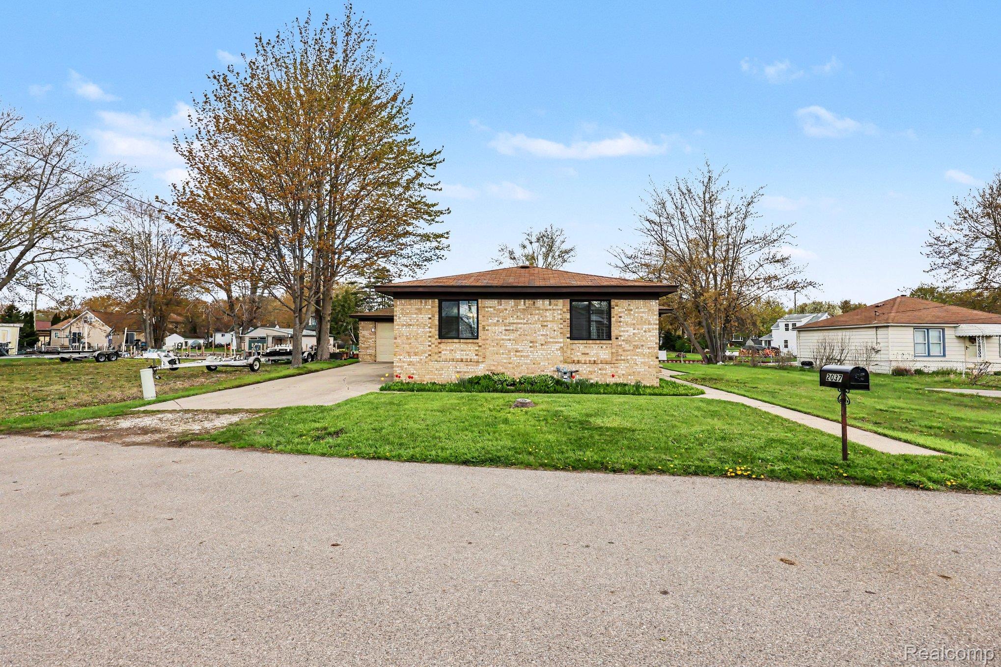 2037, Park, Algonac, Michigan, 48001