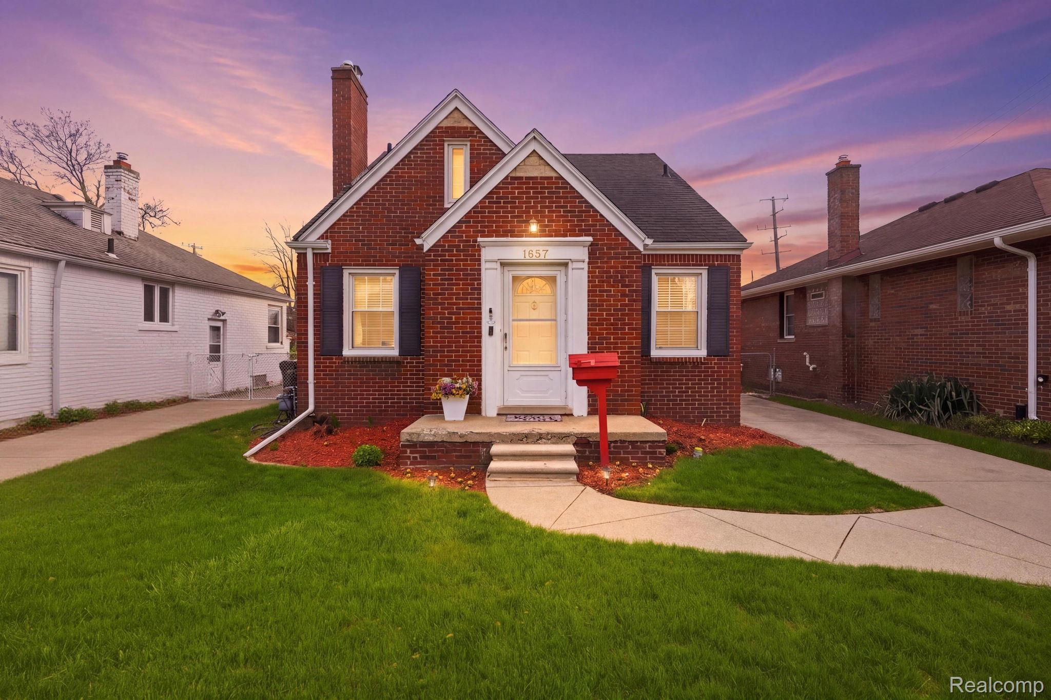 1857, Roslyn, Grosse Pointe Woods, Michigan, 48236