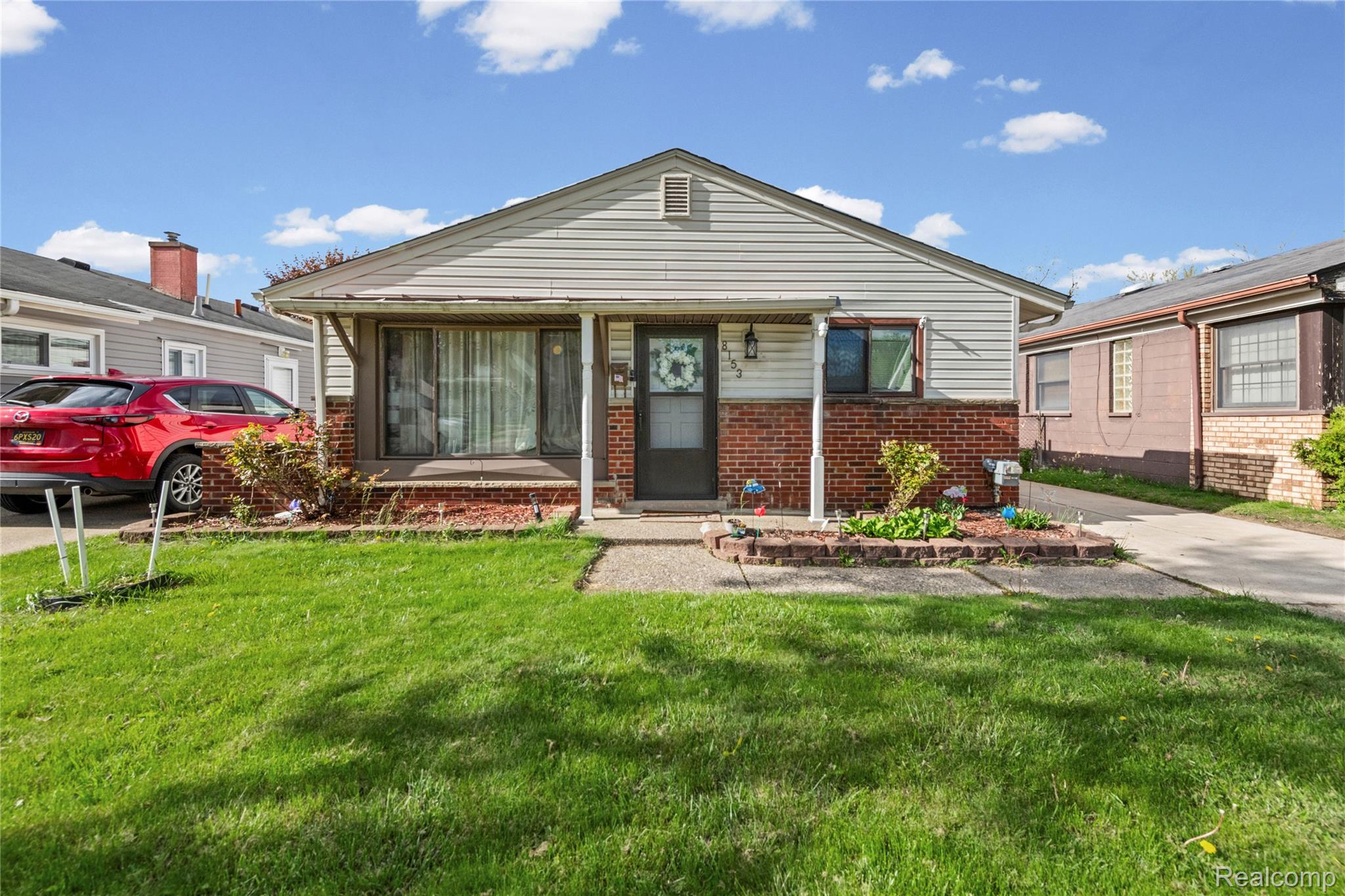 8153, Dale, Center Line, Michigan, 48015