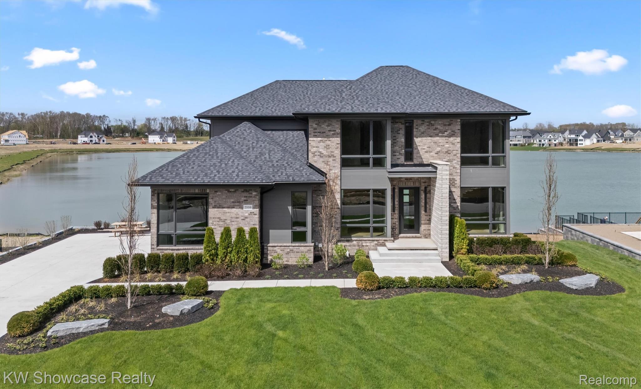 2559, Crystal Lake, Commerce Twp, Michigan, 48382